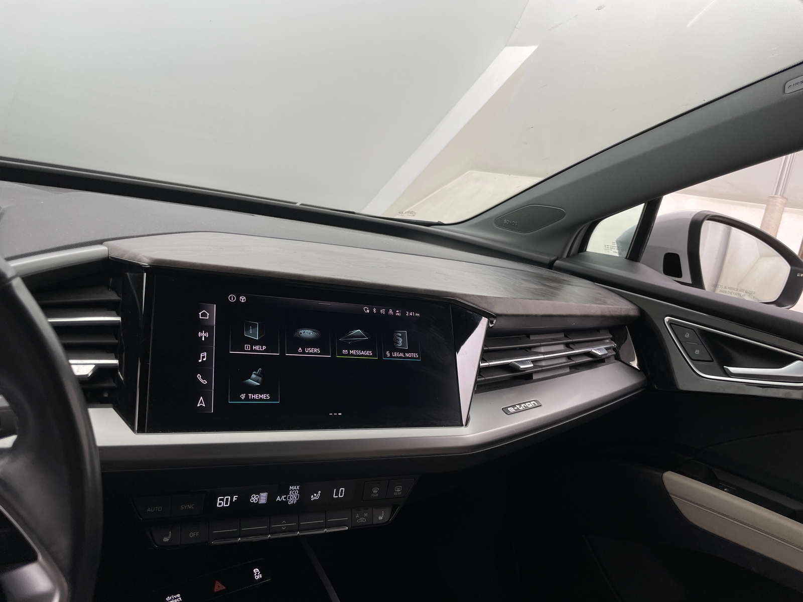 Thumbnail: 2022 Audi Q4 e-tron - 3