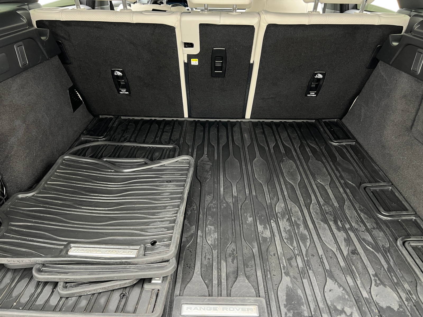 Thumbnail: 2021 Land Rover Range Rover Velar - 6