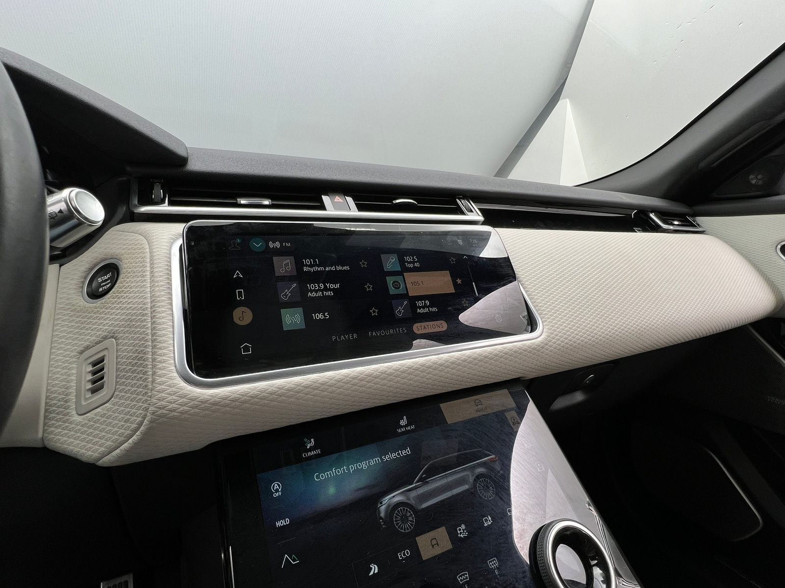 Thumbnail: 2021 Land Rover Range Rover Velar - 3