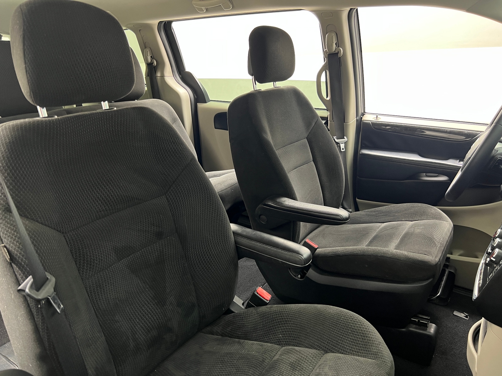 Thumbnail: 2017 Dodge Grand Caravan - 2