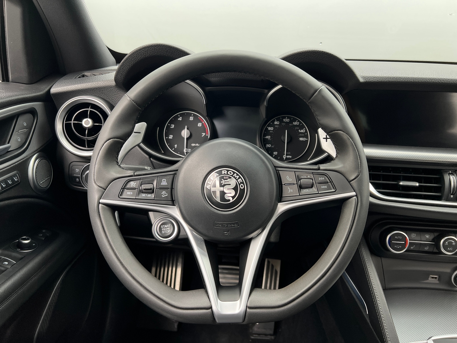 Thumbnail: 2018 Alfa Romeo Stelvio - 4