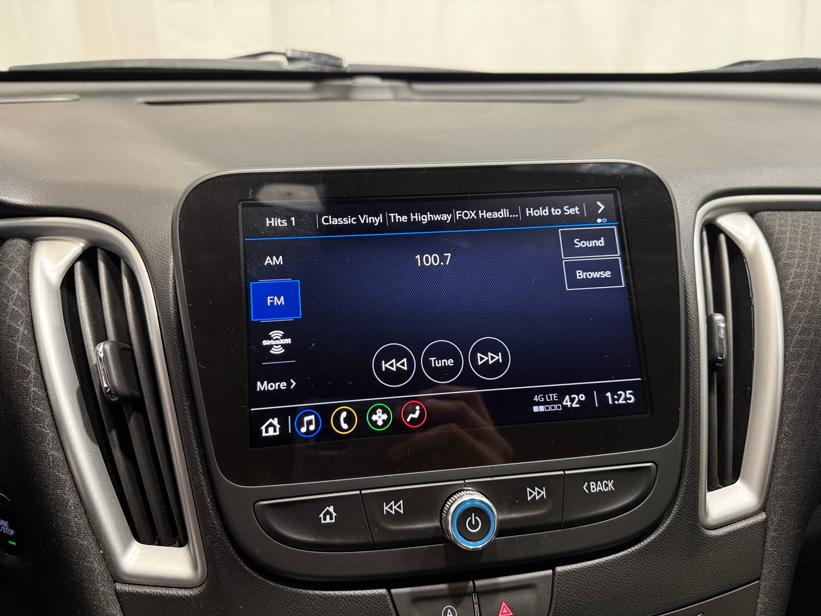 Thumbnail: 2024 Chevrolet Malibu - 4