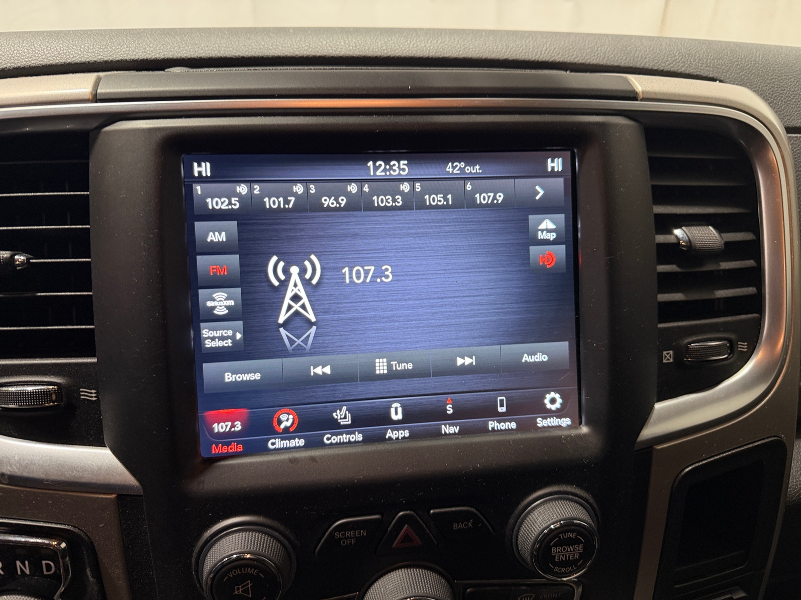 Thumbnail: 2020 RAM 1500 Classic - 4