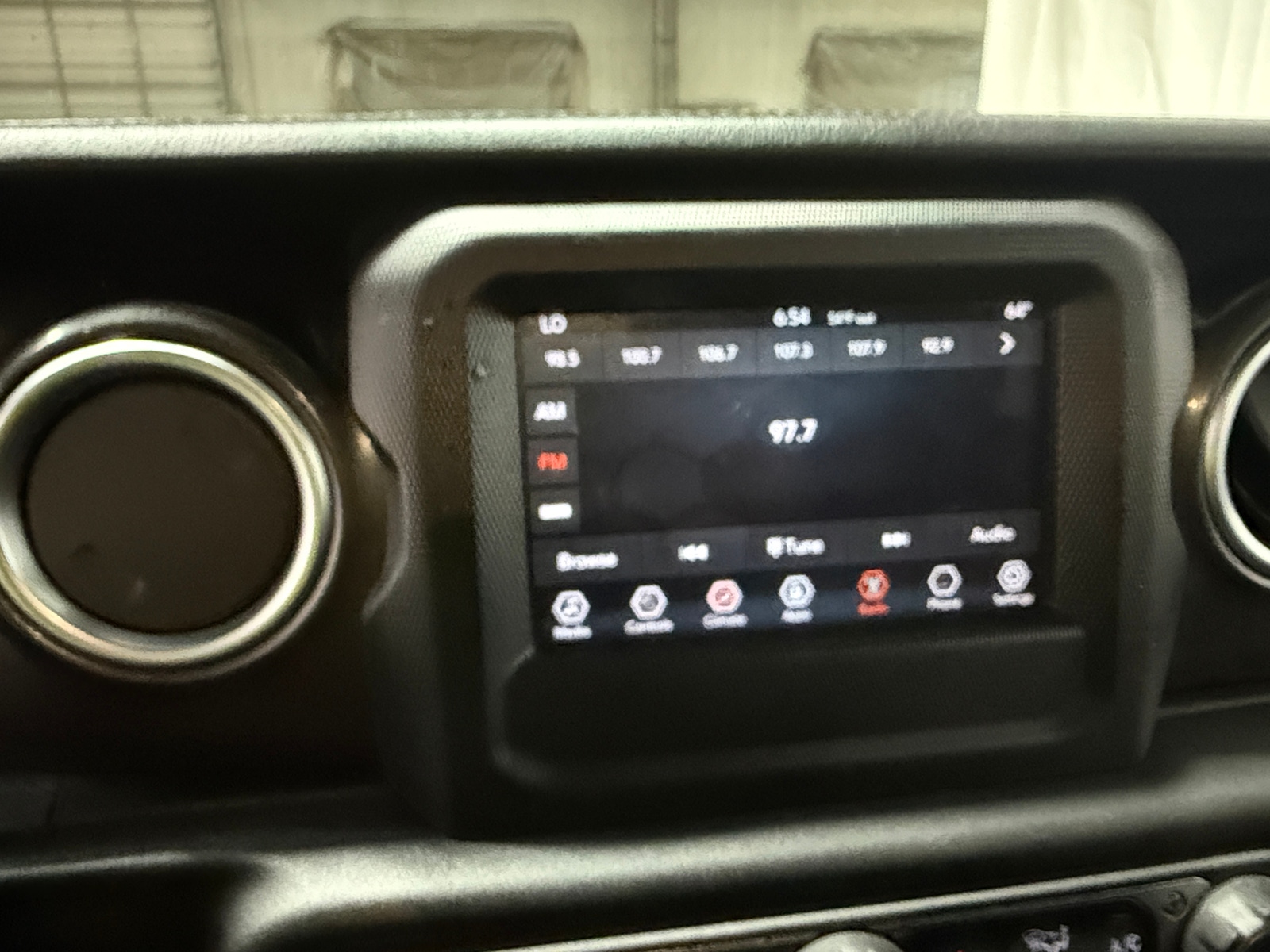 Thumbnail: 2019 Jeep Wrangler - 3