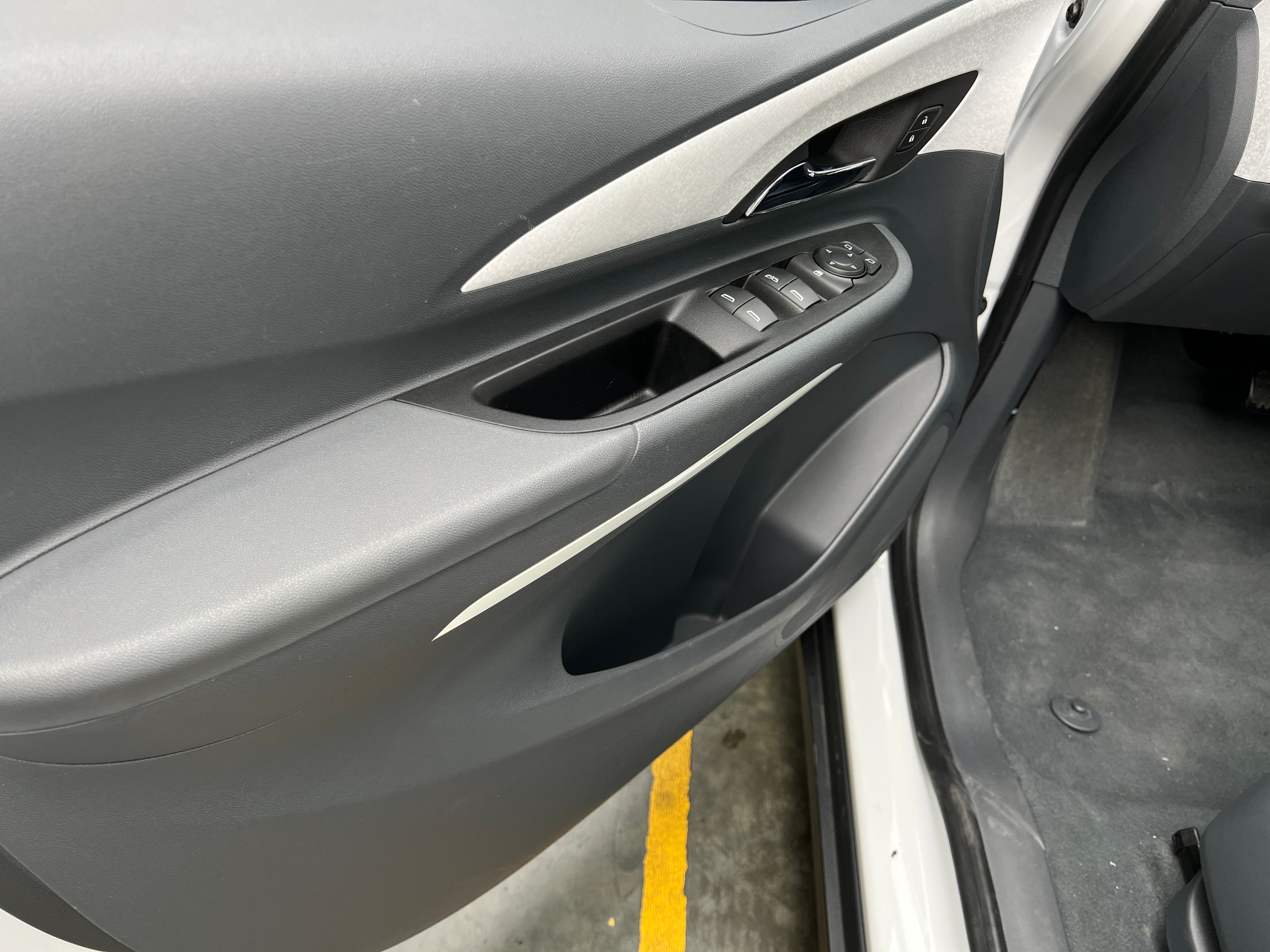 Used 2021 Chevrolet Bolt EV LT with VIN 1G1FW6S08M4107670 for sale in Oak Creek, WI