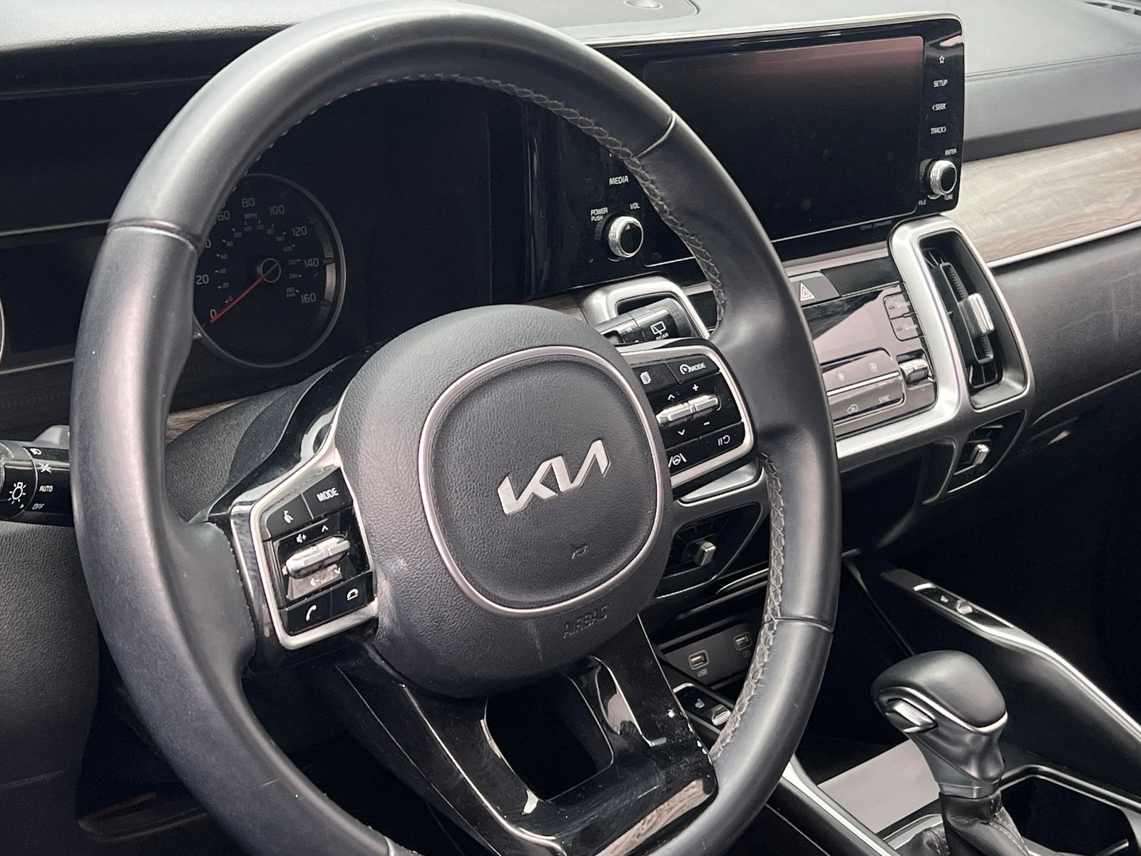 Thumbnail: 2022 Kia Sorento - 4