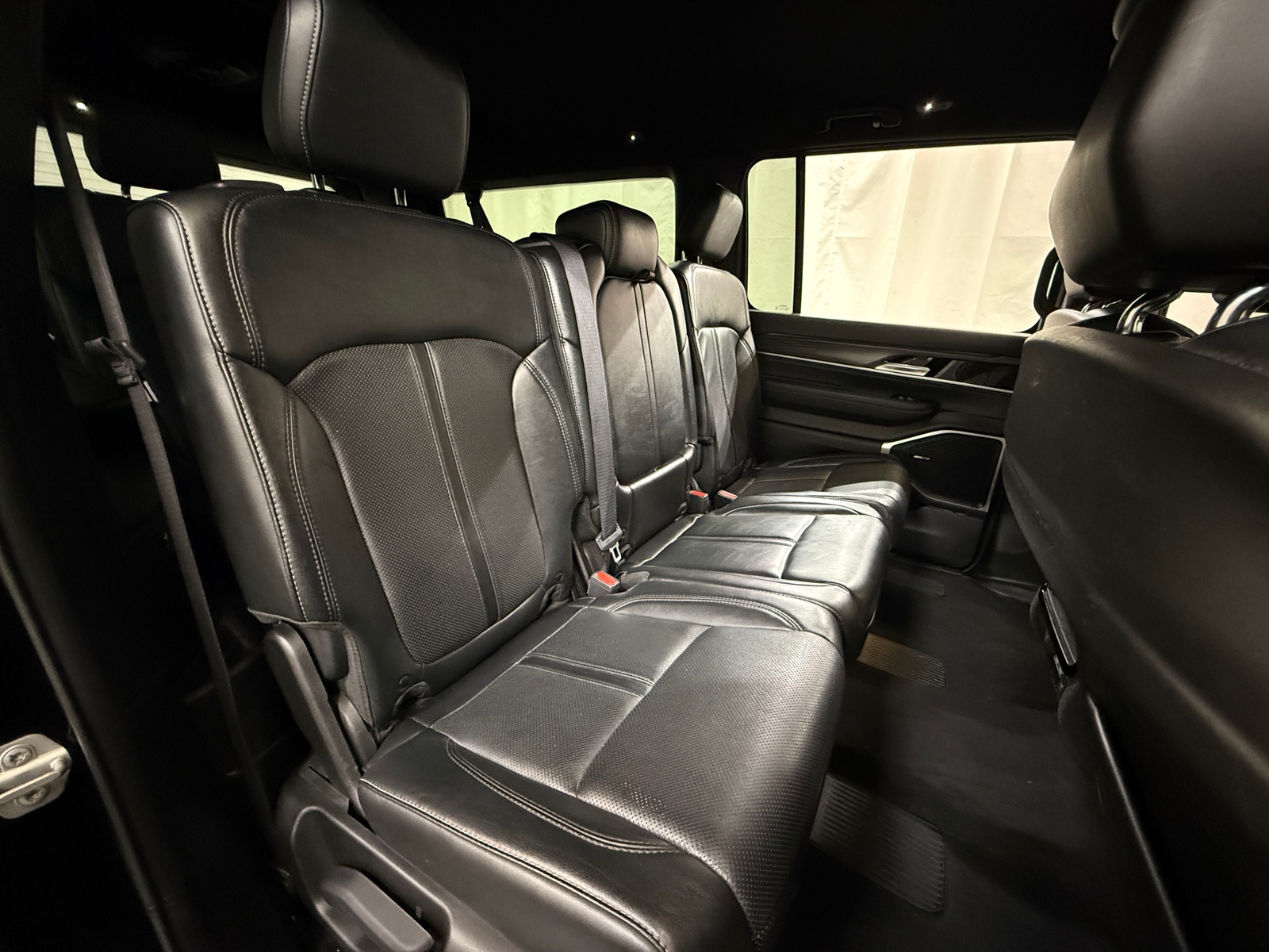 Thumbnail: 2023 Jeep Wagoneer - 5