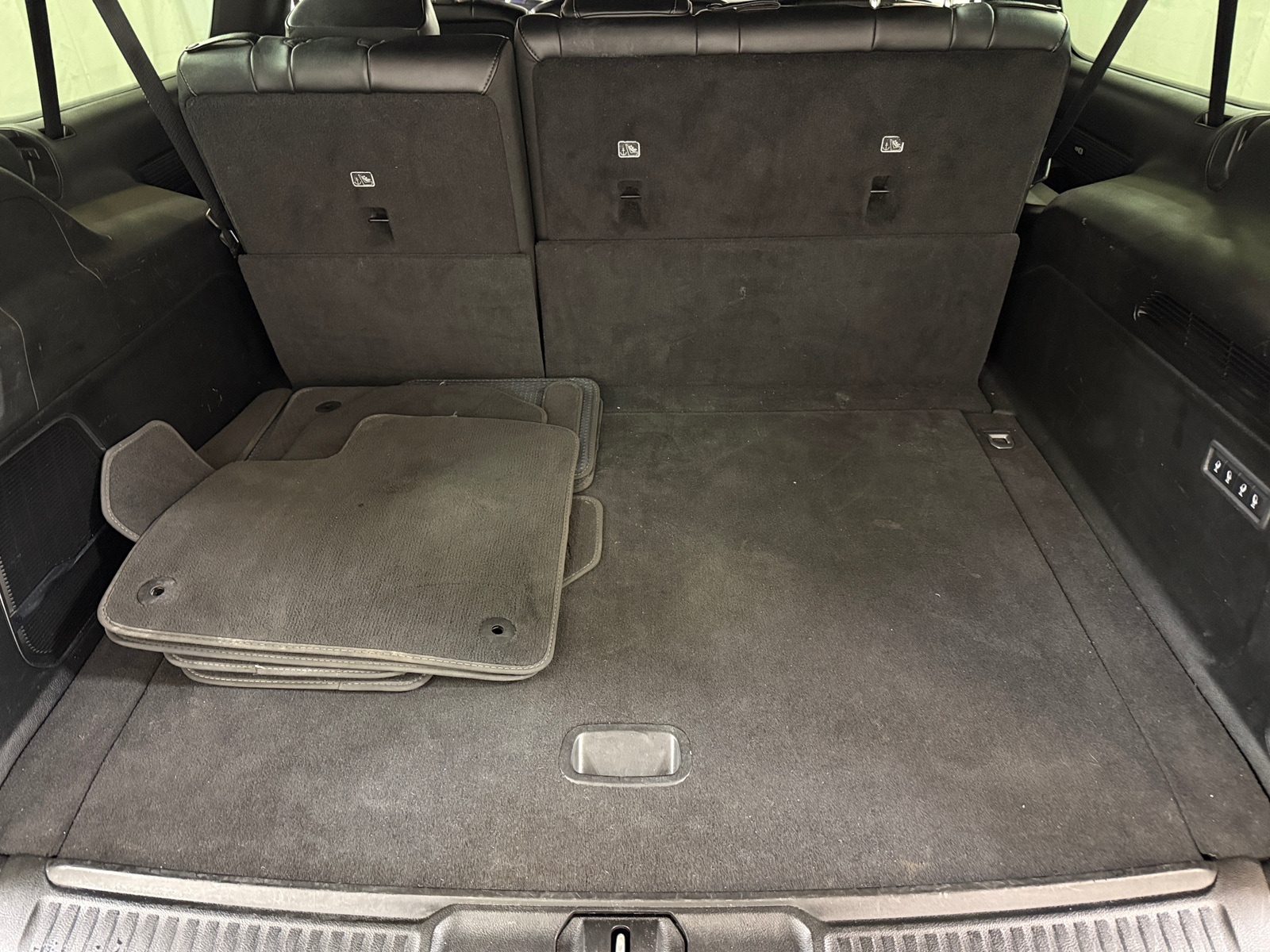 Thumbnail: 2023 Jeep Wagoneer - 6