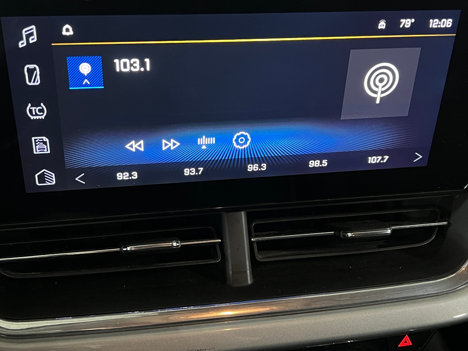 Thumbnail: 2025 Chevrolet Trax - 4