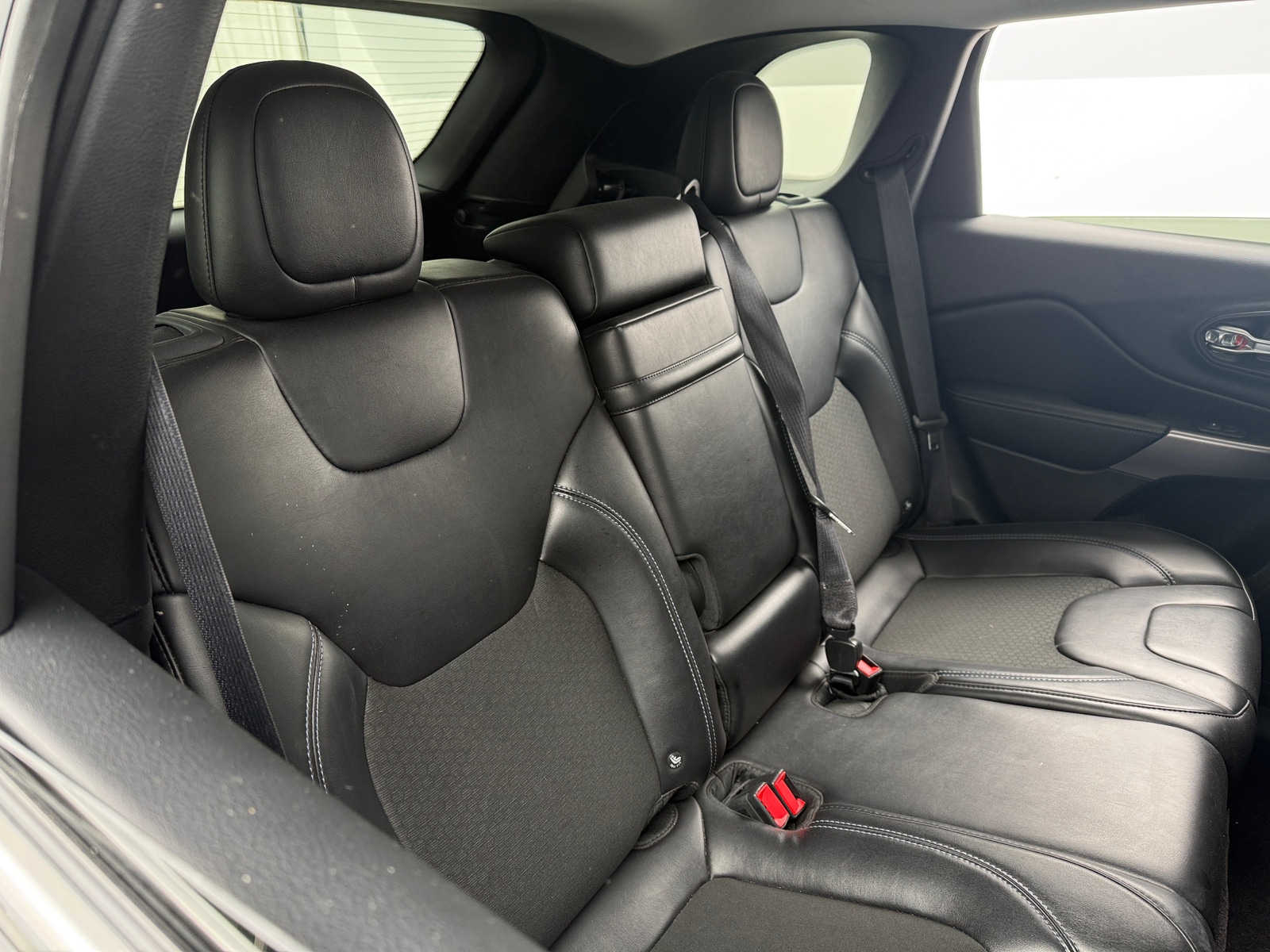 Thumbnail: 2019 Jeep Cherokee - 6