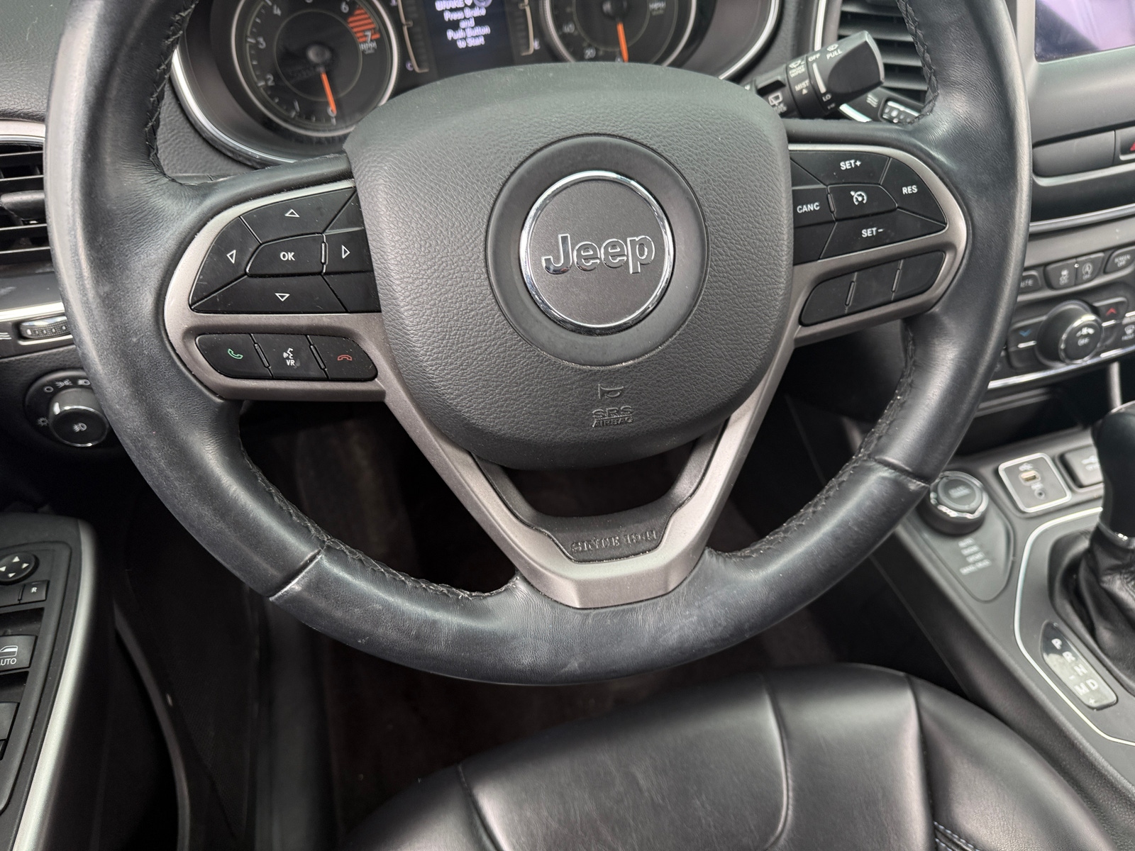 Thumbnail: 2019 Jeep Cherokee - 5