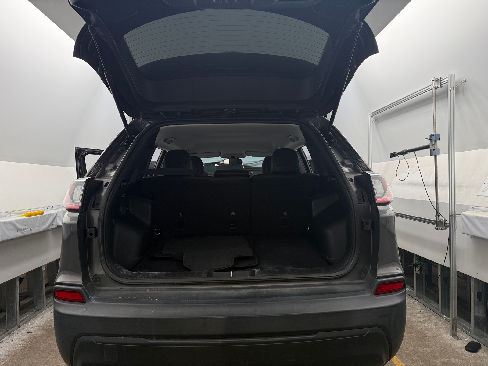 Thumbnail: 2019 Jeep Cherokee - 7