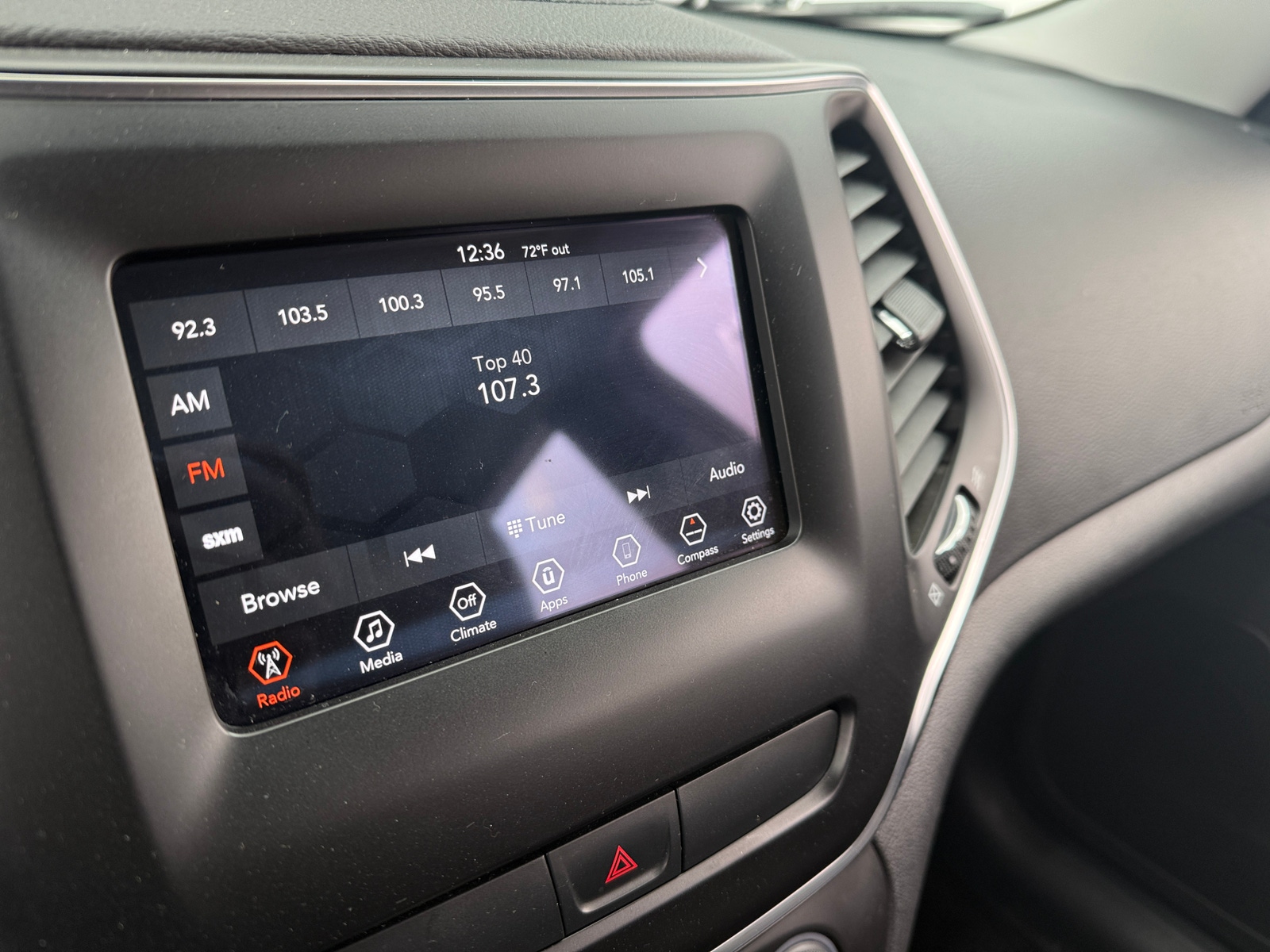 Thumbnail: 2019 Jeep Cherokee - 4