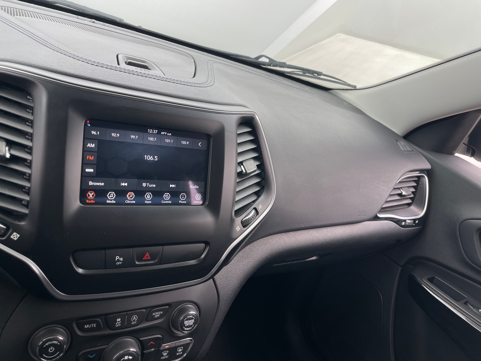 Thumbnail: 2020 Jeep Cherokee - 4