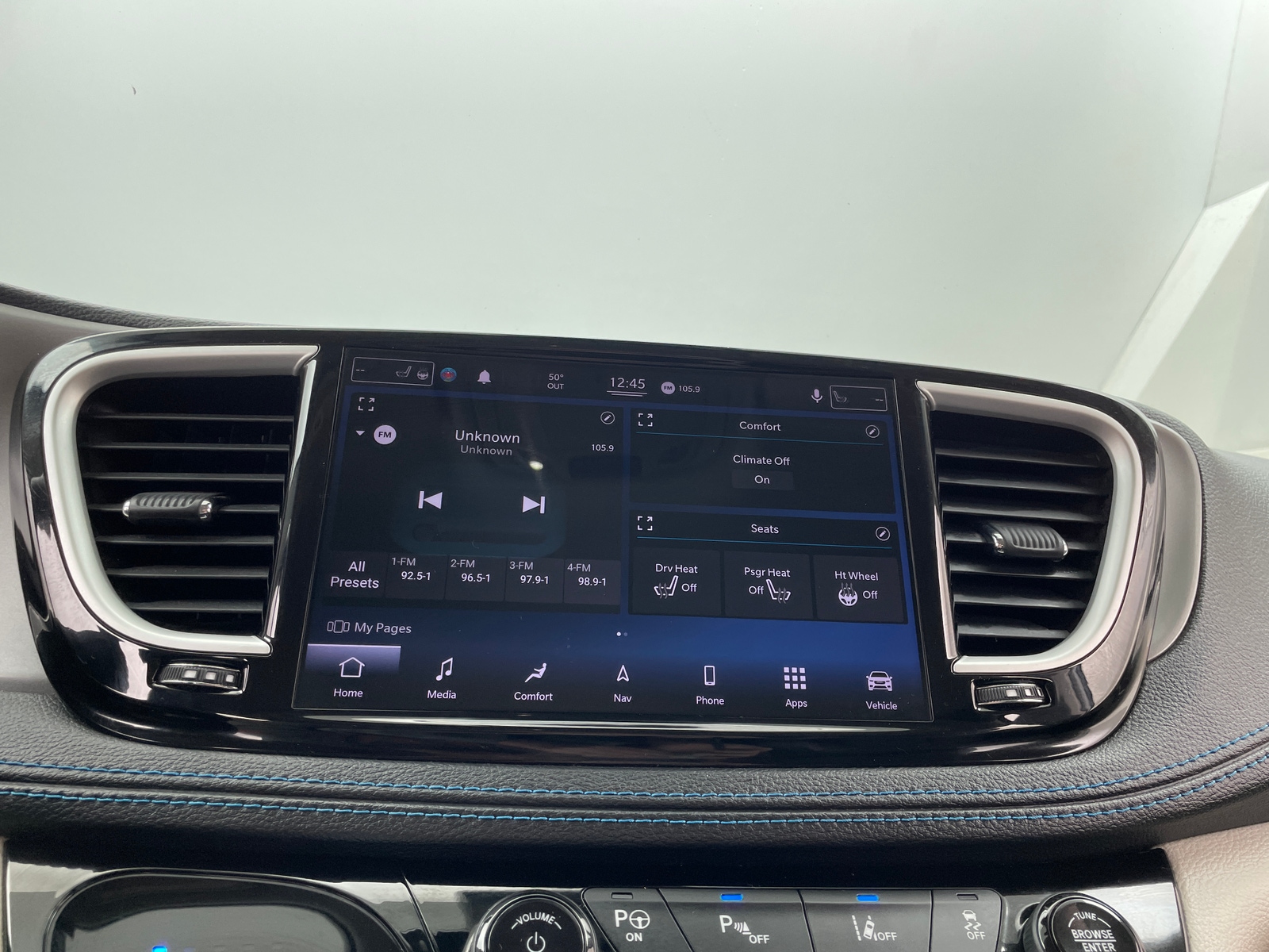 Thumbnail: 2021 Chrysler Pacifica - 3