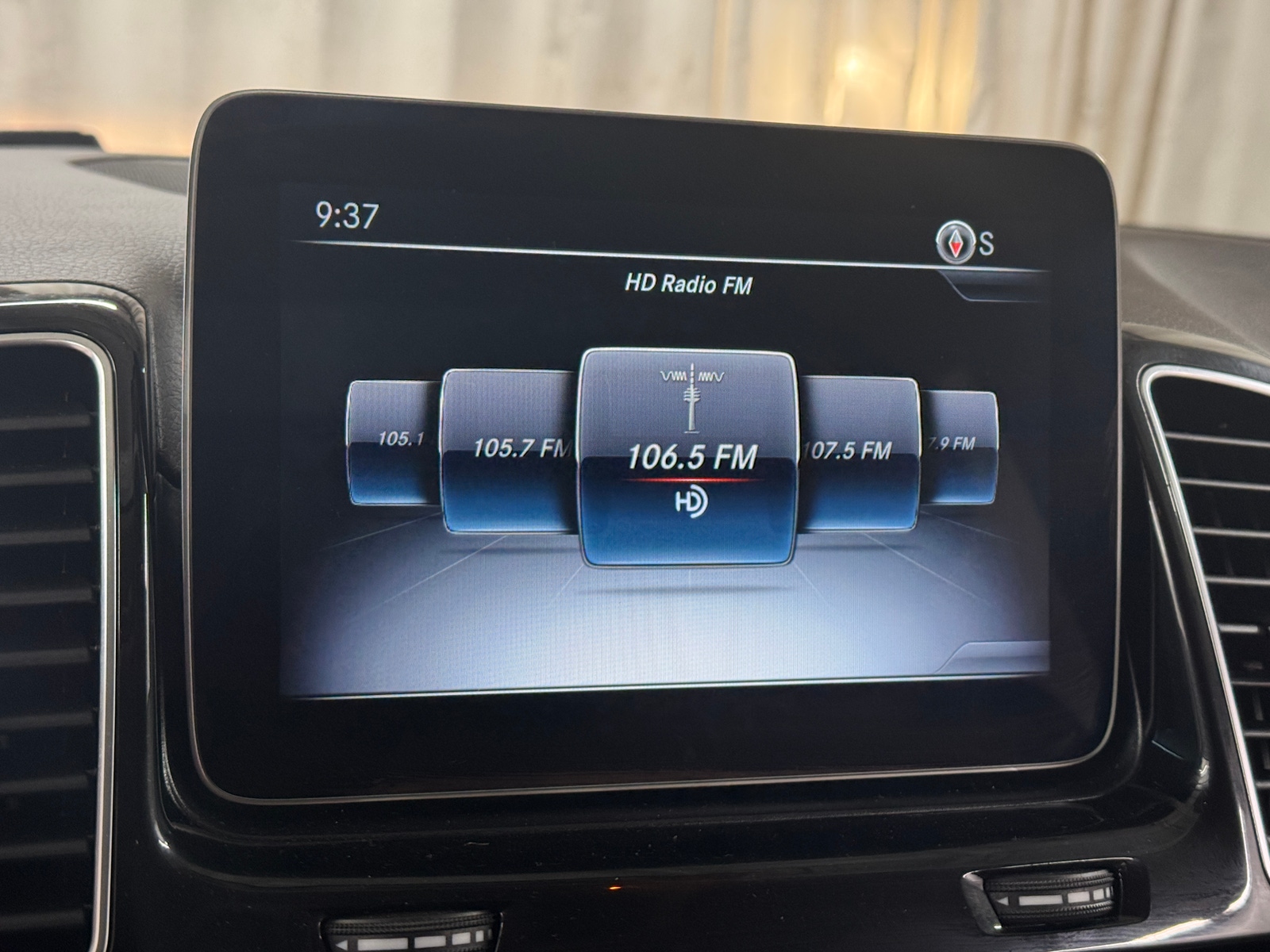 Thumbnail: 2018 Mercedes-Benz GLE - 3