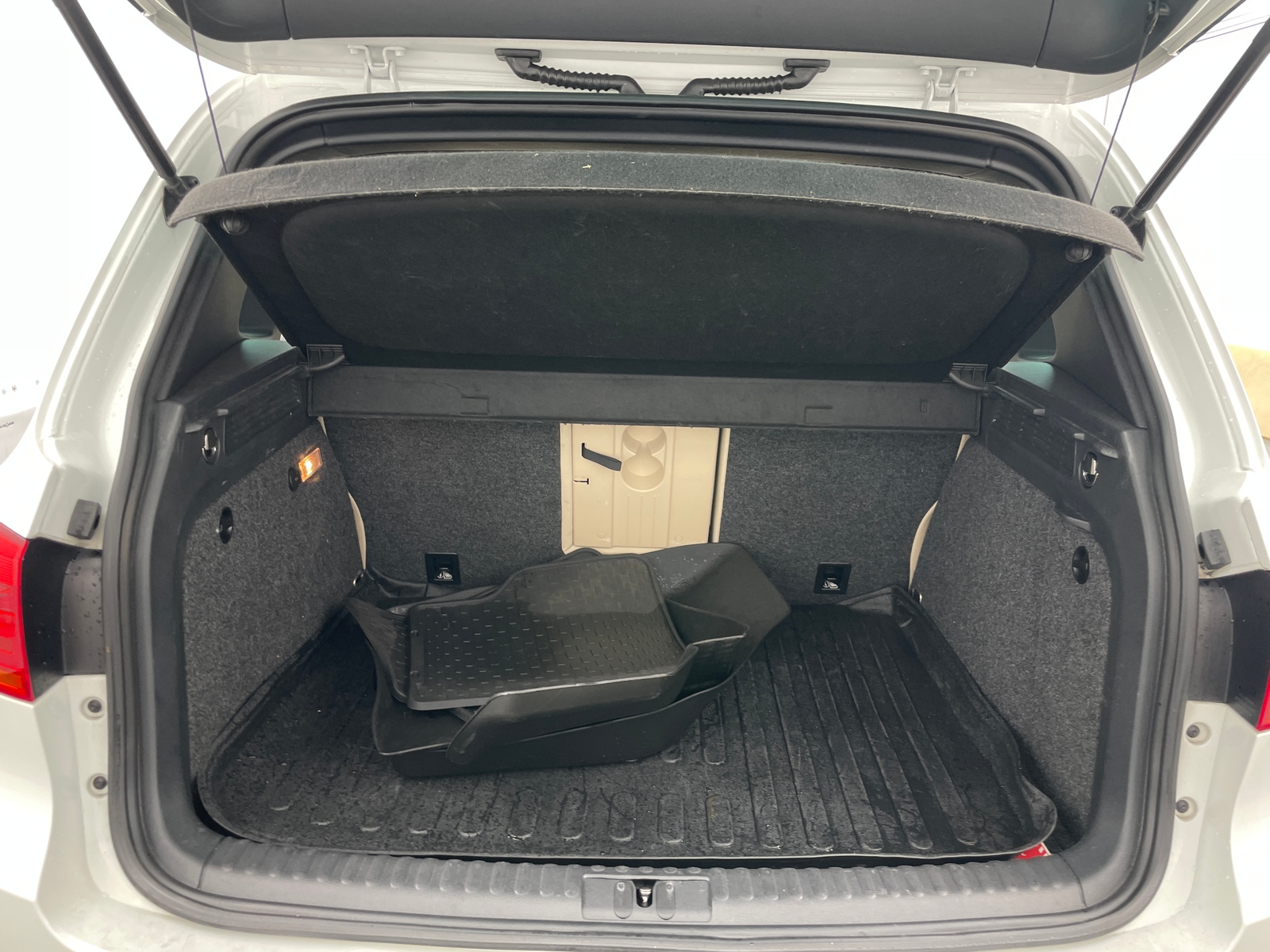 Thumbnail: 2016 Volkswagen Tiguan - 6