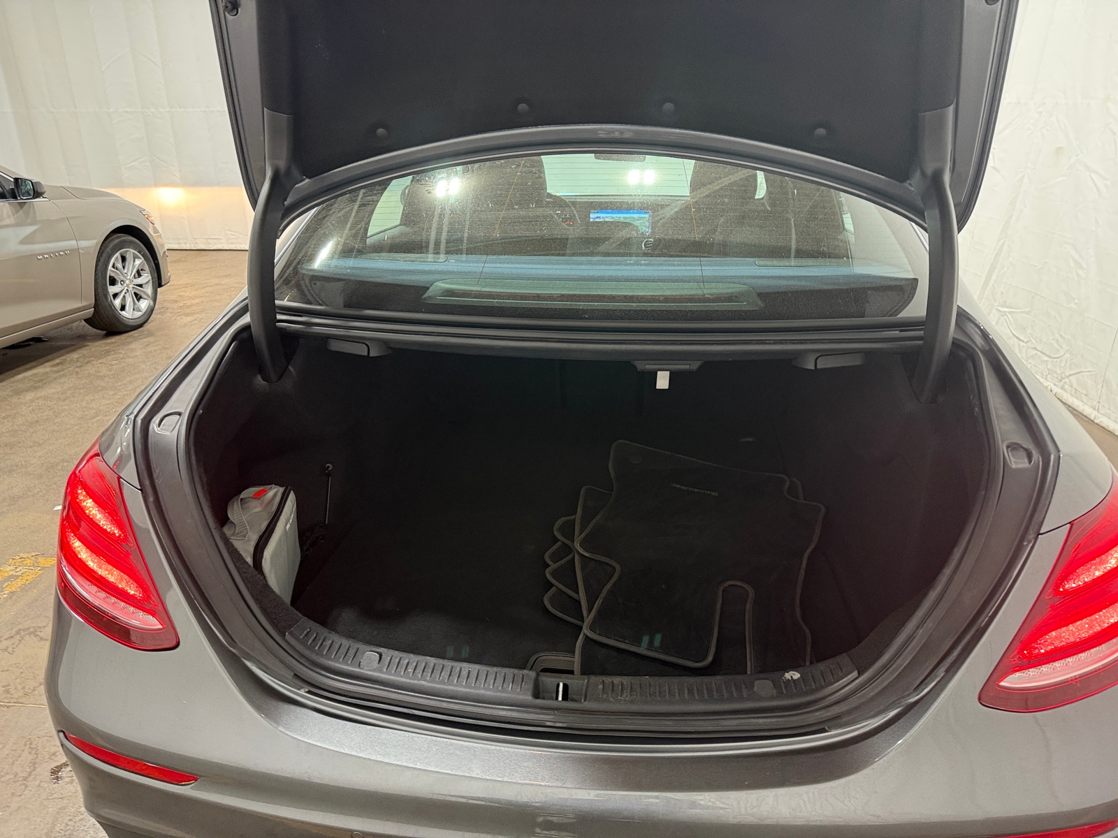 Thumbnail: 2019 Mercedes-Benz E-Class - 6