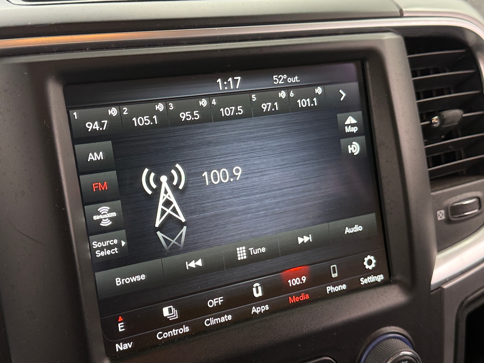 Thumbnail: 2023 RAM 1500 Classic - 4