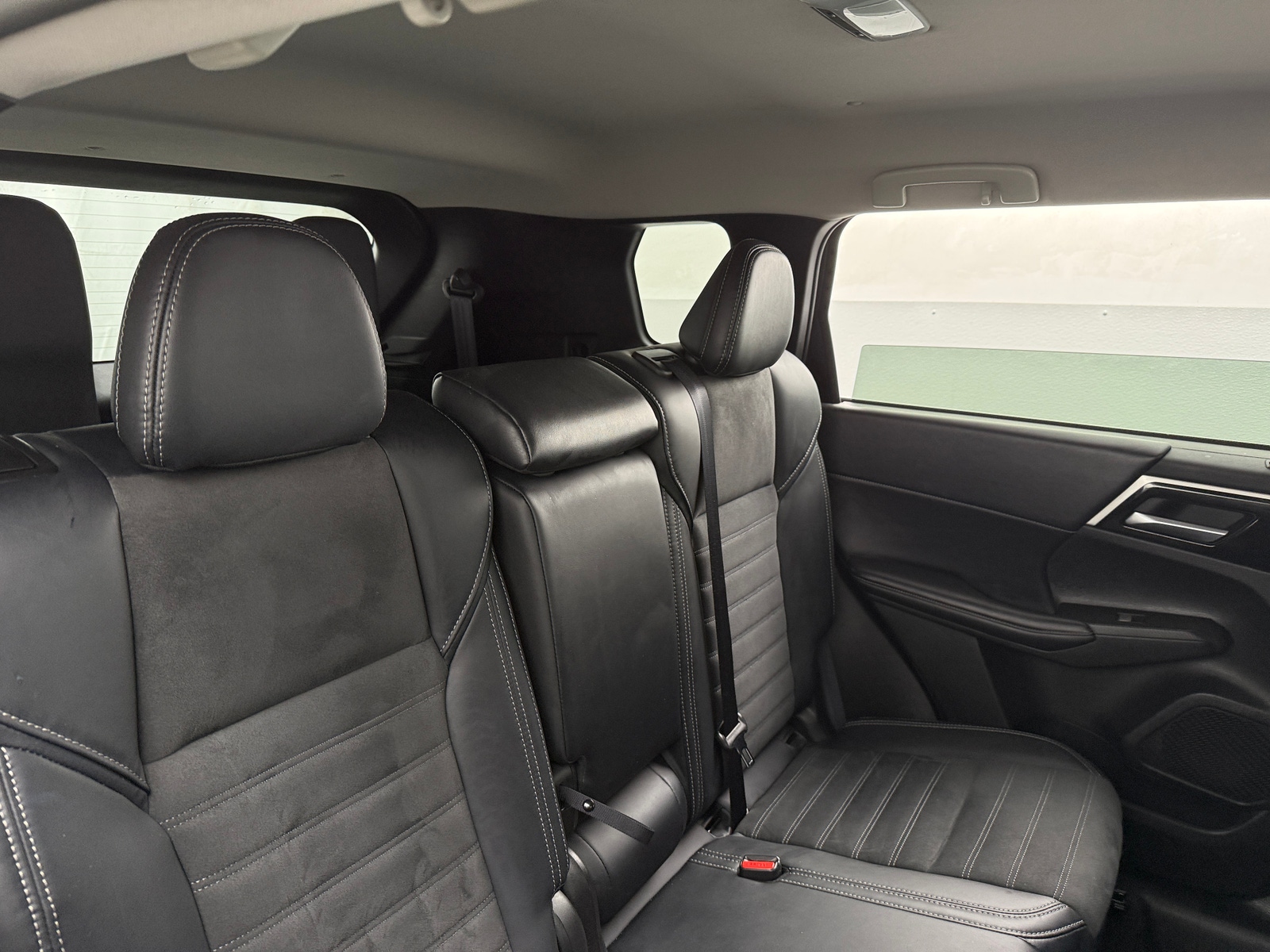 Thumbnail: 2024 Mitsubishi Outlander - 5