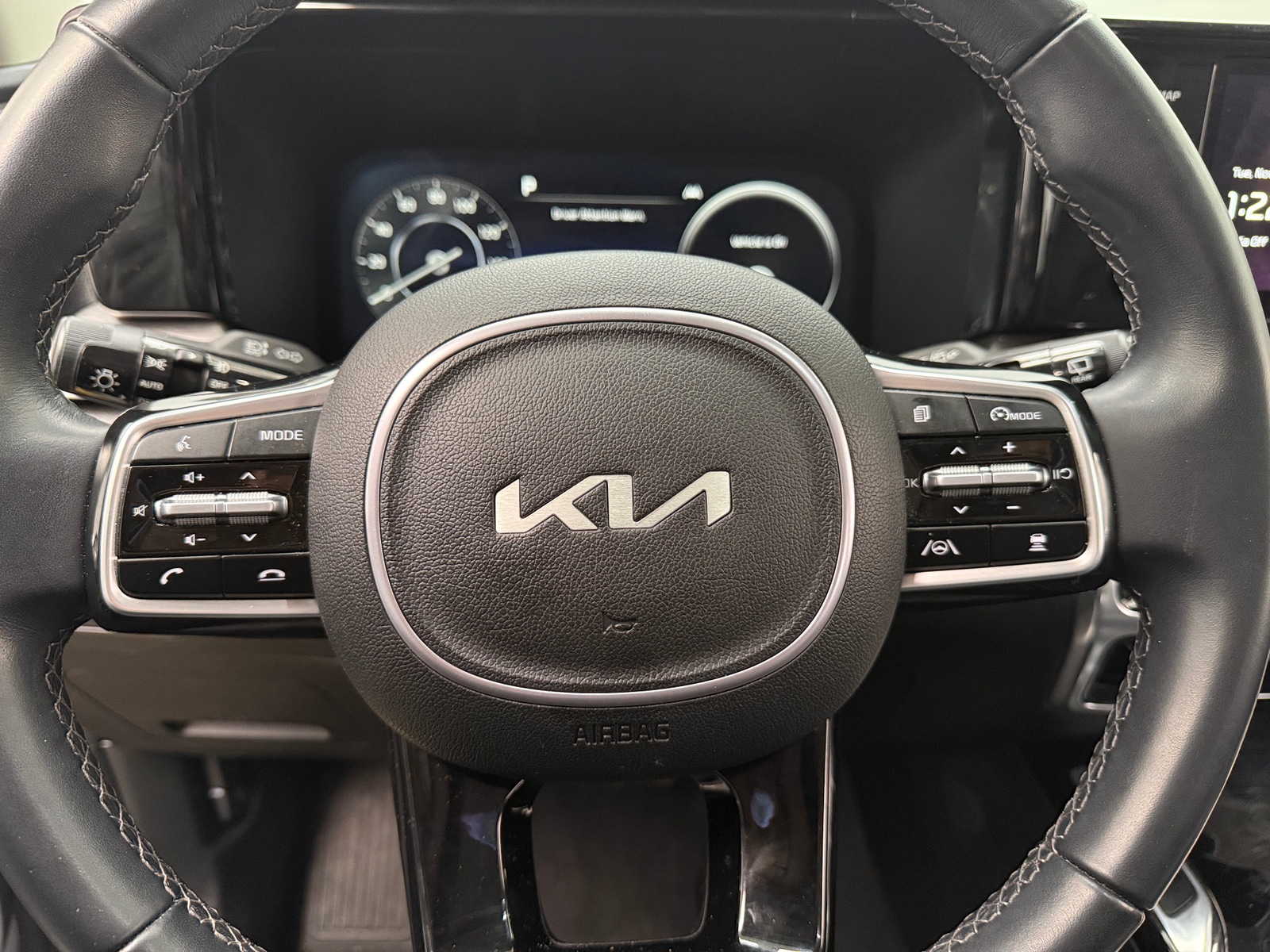 Thumbnail: 2023 Kia Sorento - 4