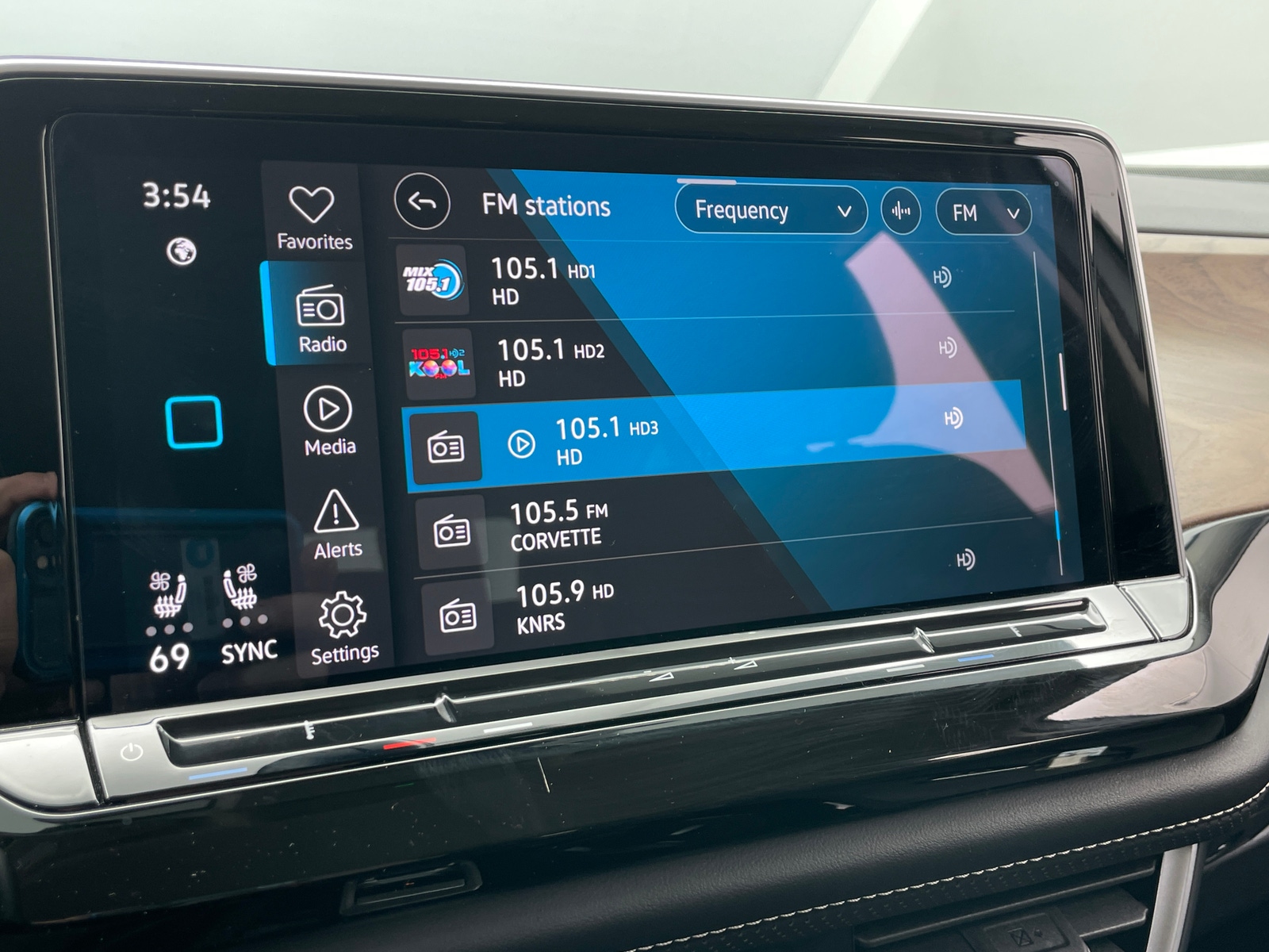 Thumbnail: 2025 Volkswagen Atlas - 3