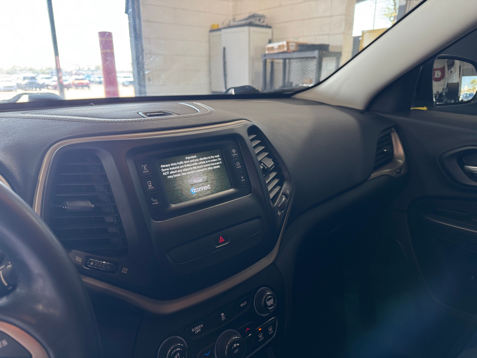 Thumbnail: 2016 Jeep Cherokee - 4