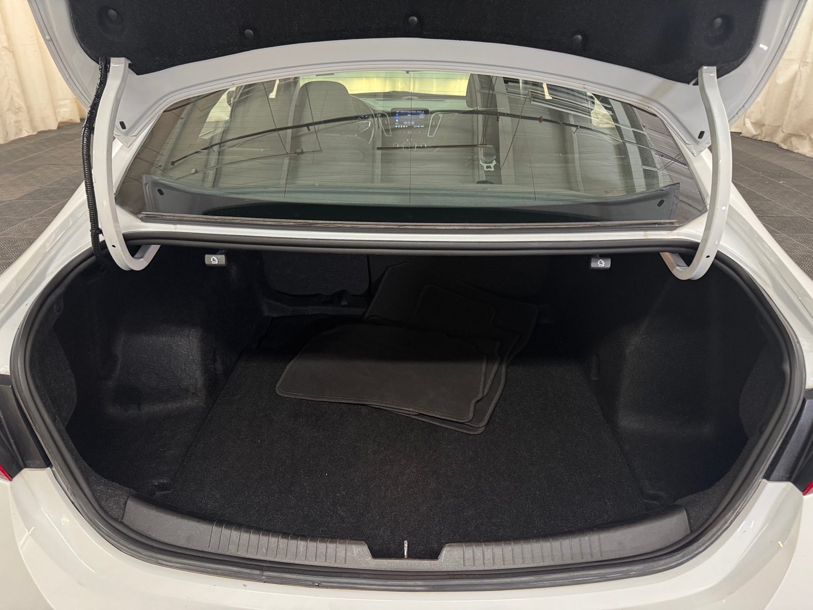 Thumbnail: 2024 Chevrolet Malibu - 7