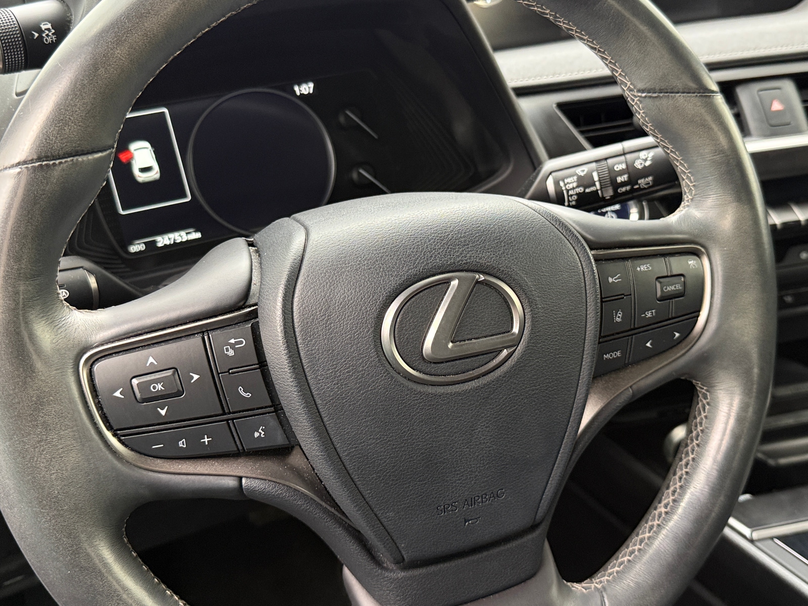 Thumbnail: 2021 Lexus UX - 5