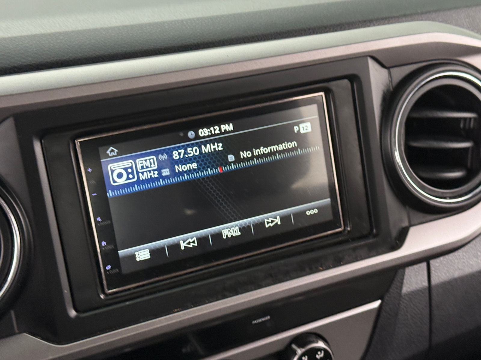 Thumbnail: 2016 Toyota Tacoma - 4