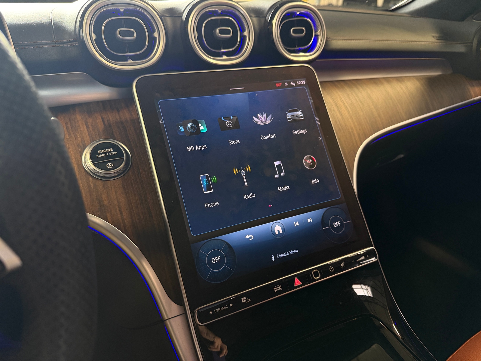 Thumbnail: 2023 Mercedes-Benz C-Class - 3