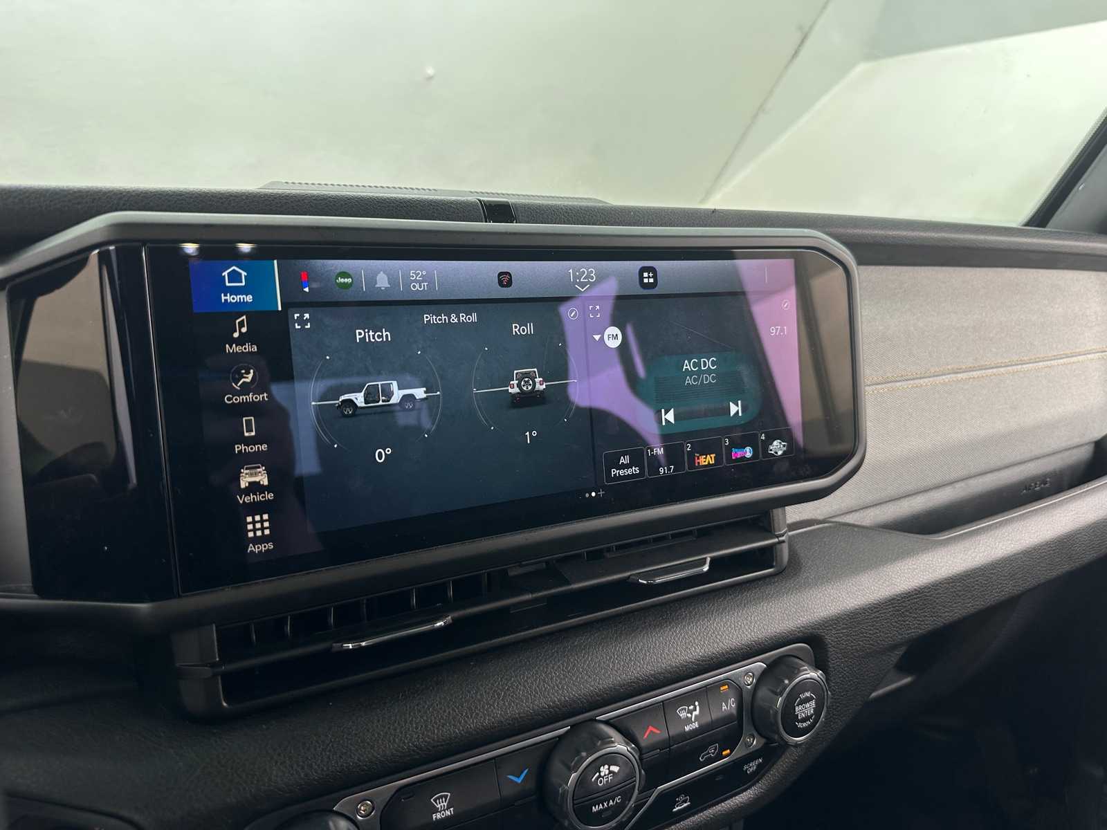 Thumbnail: 2024 Jeep Gladiator - 4