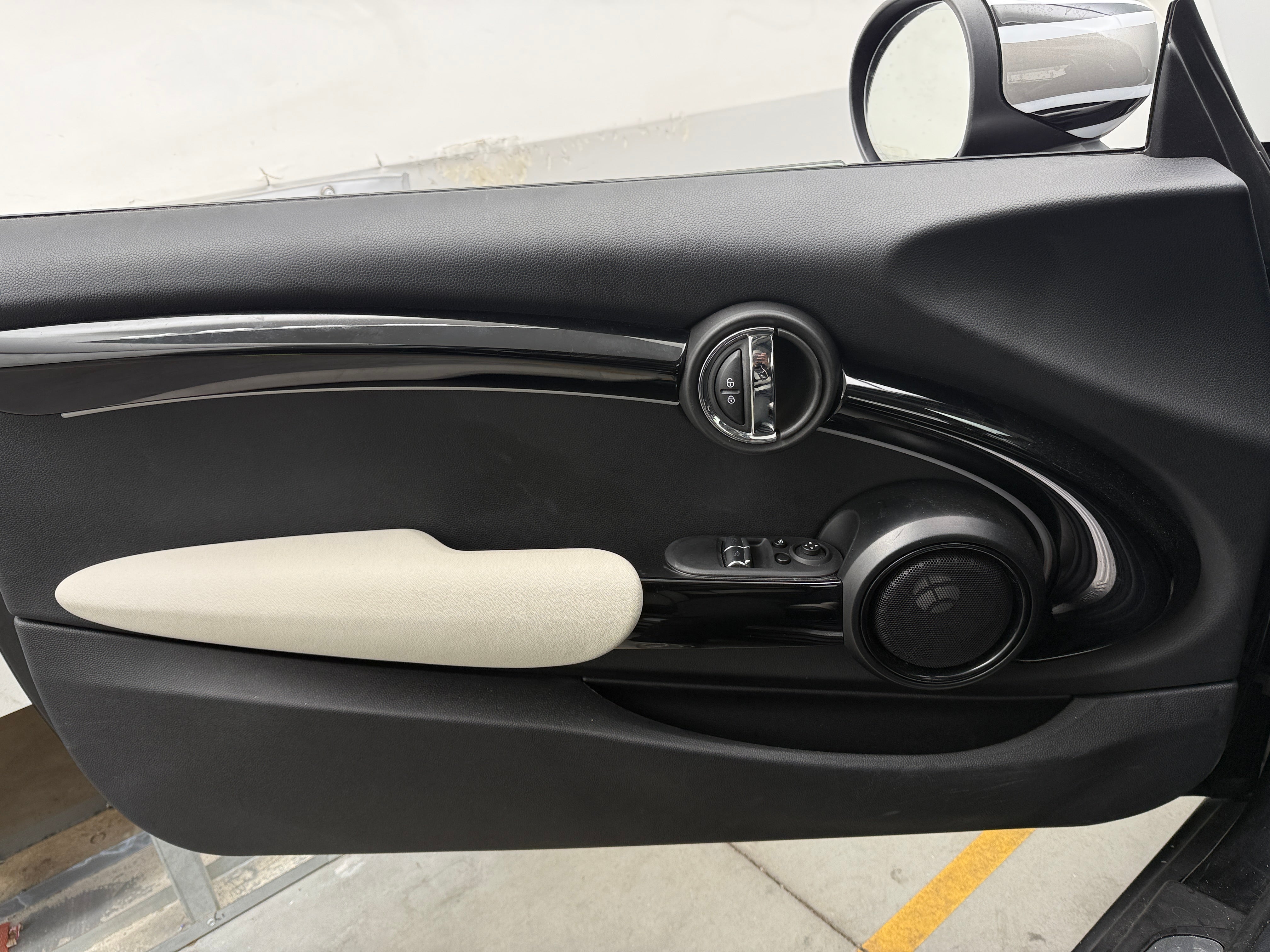 Used 2023 MINI Hardtop 2 Door SE with VIN WMW13DJ05P2T16944 for sale in Oak Creek, WI