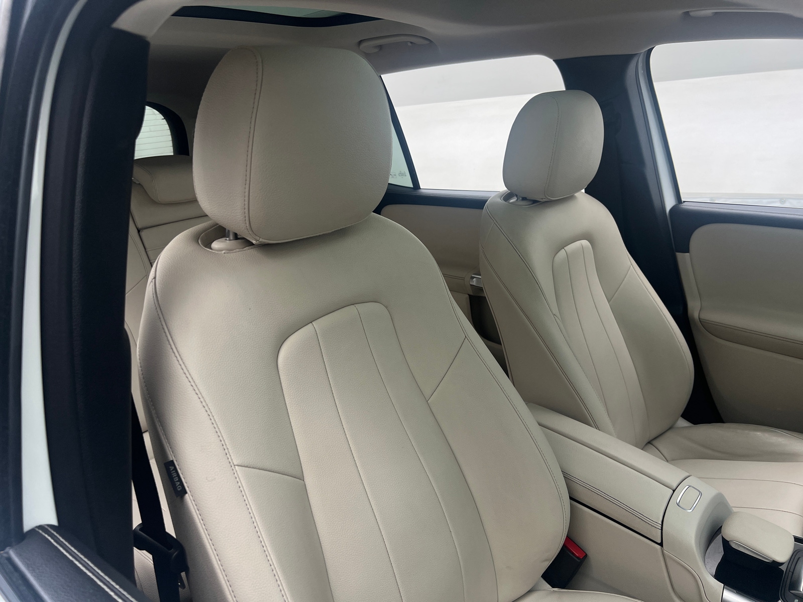 Thumbnail: 2021 Mercedes-Benz GLB - 2