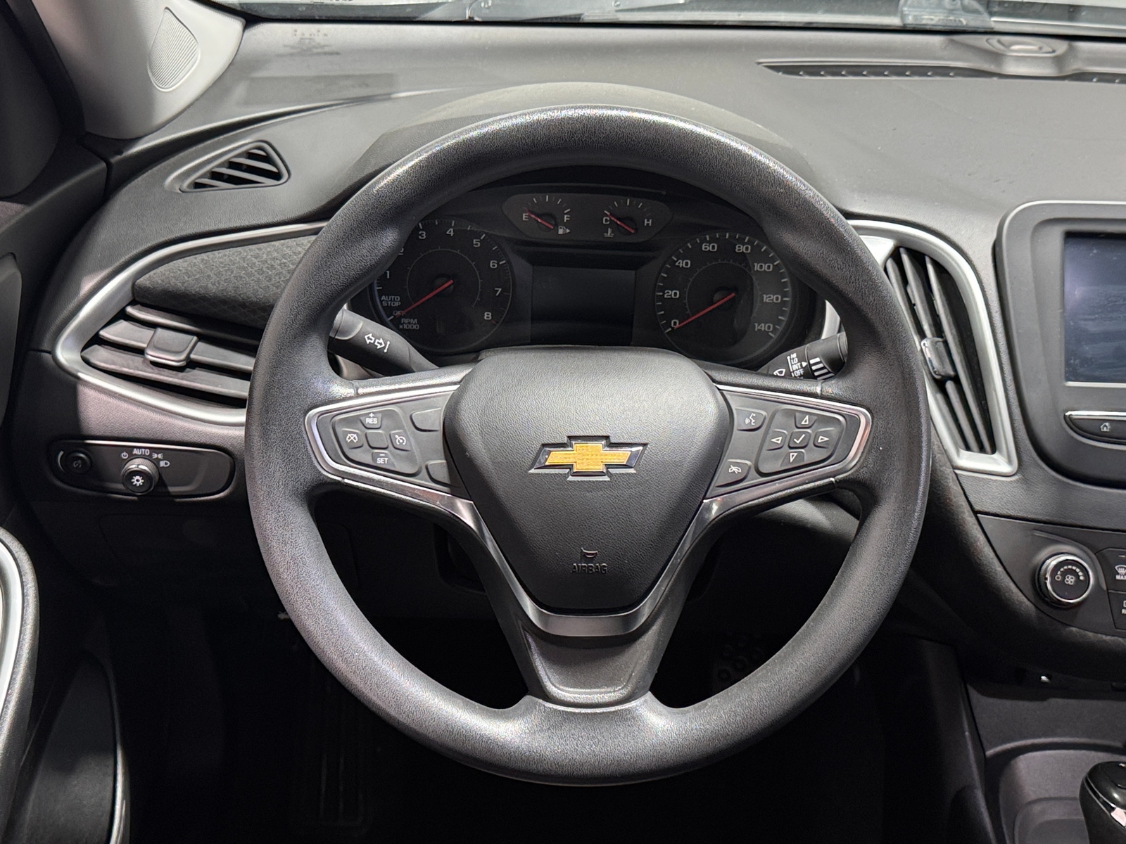 Thumbnail: 2017 Chevrolet Malibu - 5