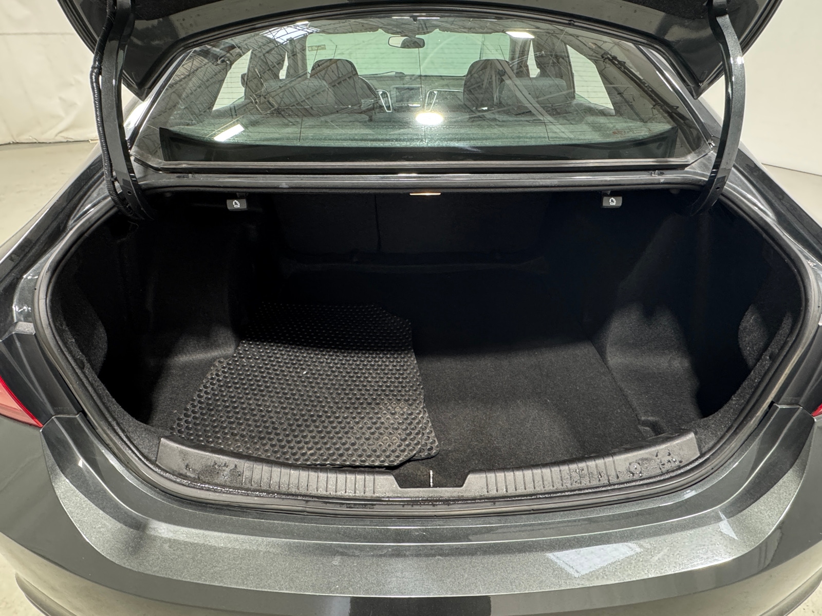 Thumbnail: 2017 Chevrolet Malibu - 7