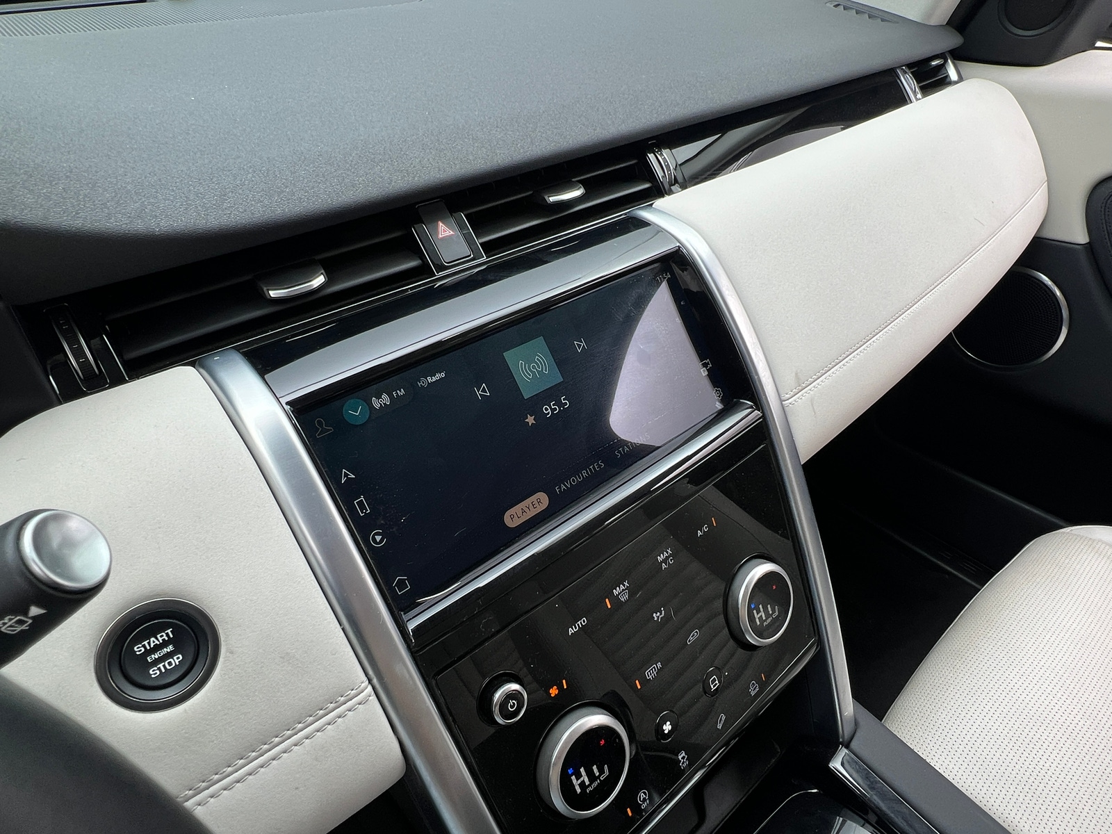 Thumbnail: 2023 Land Rover Discovery Sport - 3