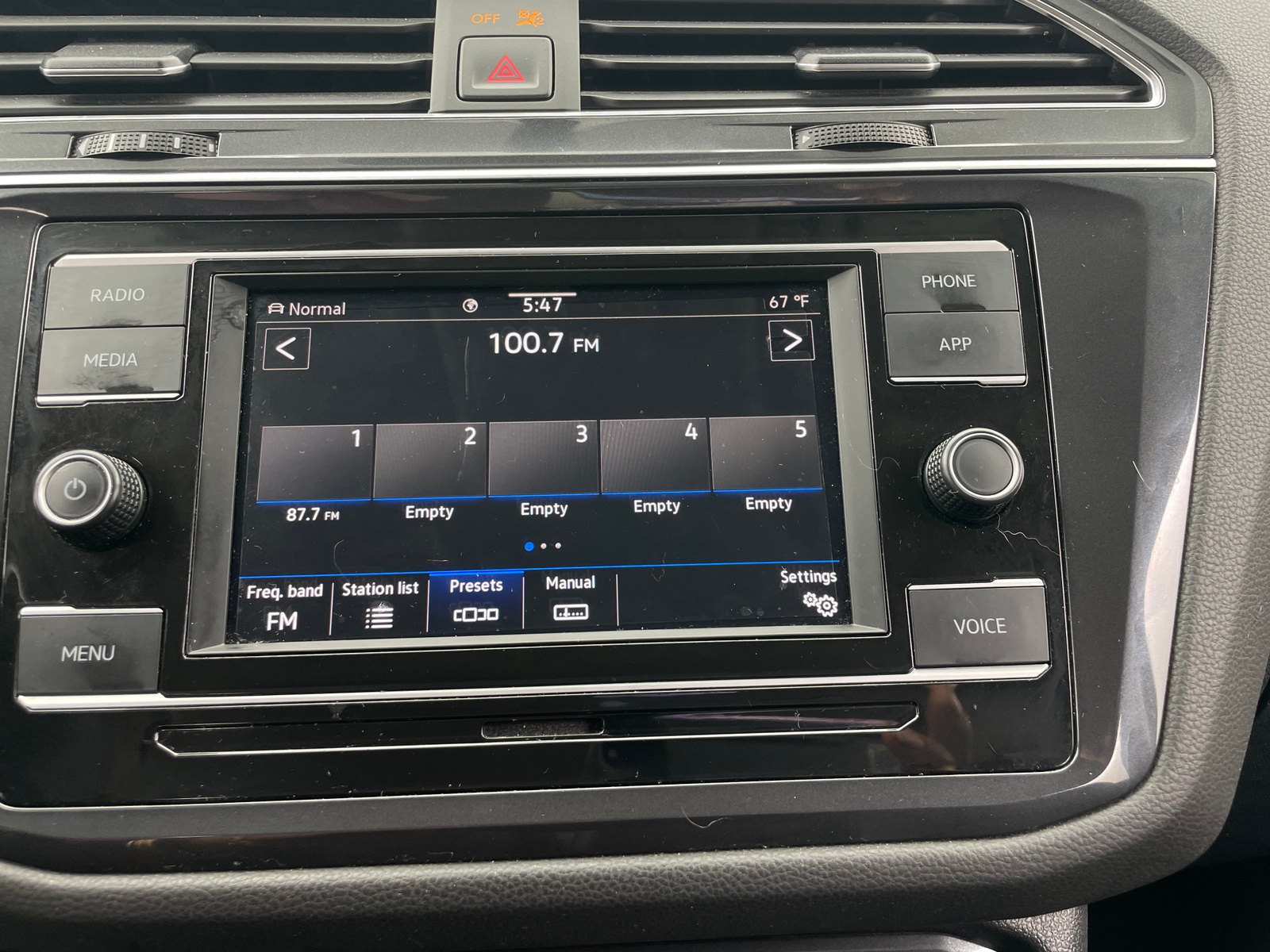 Thumbnail: 2021 Volkswagen Tiguan - 4