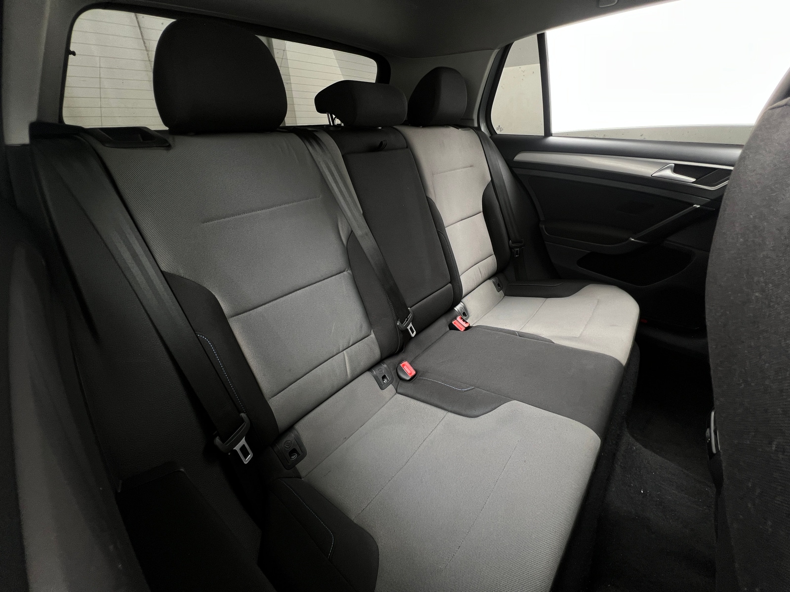 Thumbnail: 2016 Volkswagen e-Golf - 6