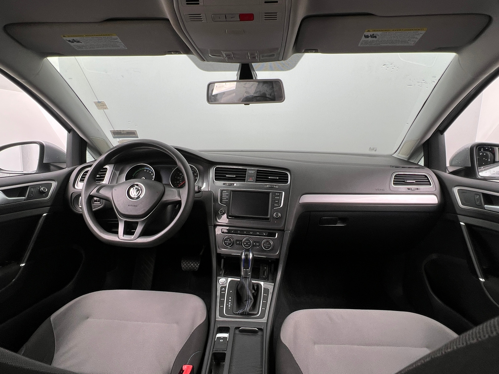 Thumbnail: 2016 Volkswagen e-Golf - 3