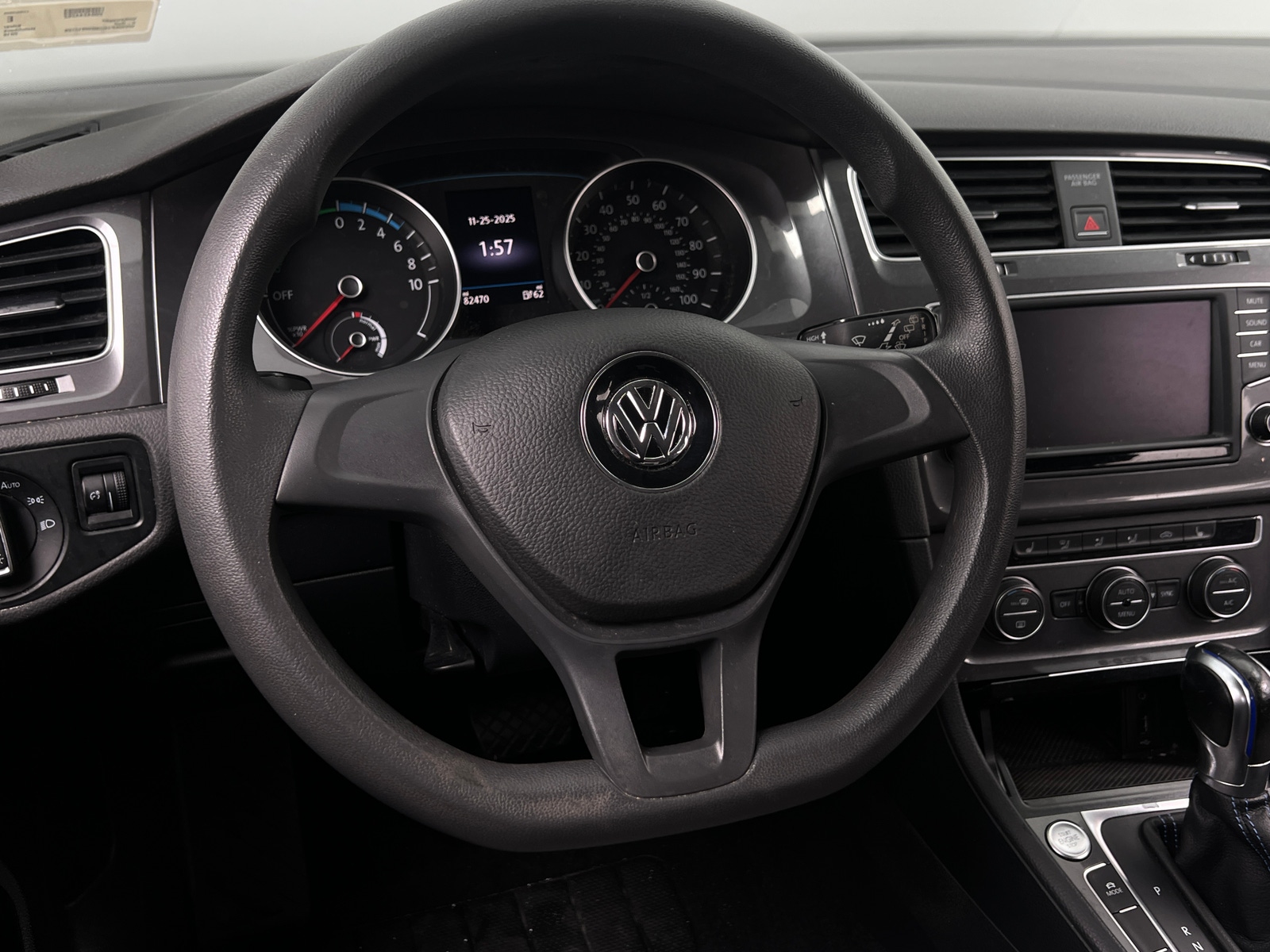 Thumbnail: 2016 Volkswagen e-Golf - 5