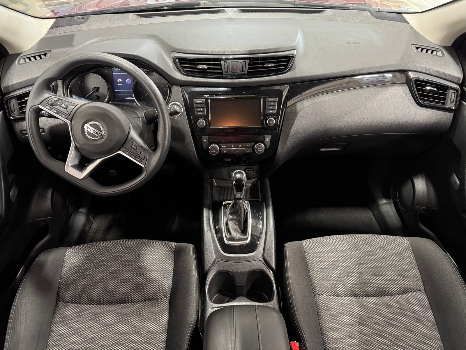 Thumbnail: 2020 Nissan Rogue Sport - 3