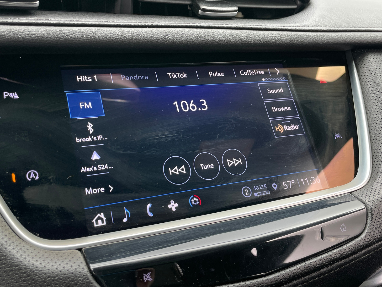 Thumbnail: 2022 Cadillac XT6 - 3