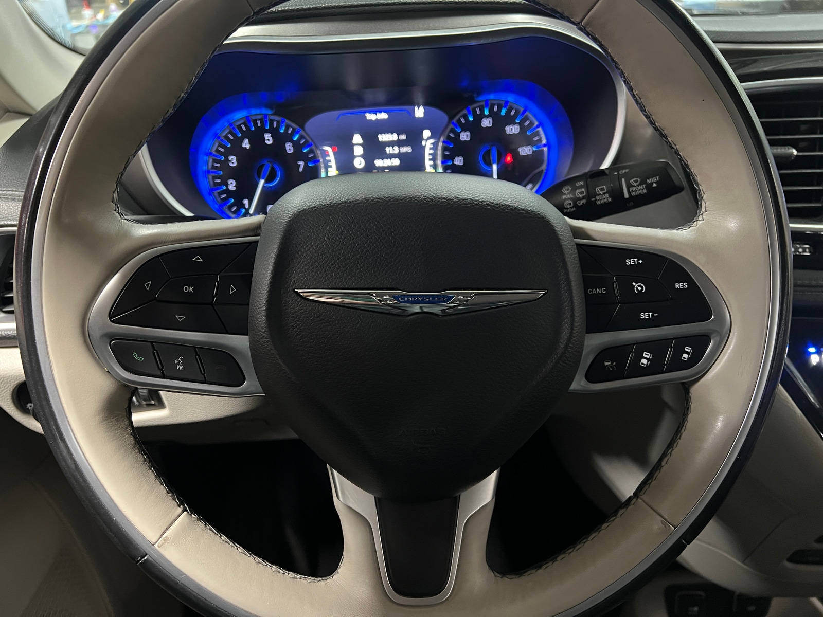 Thumbnail: 2018 Chrysler Pacifica - 4