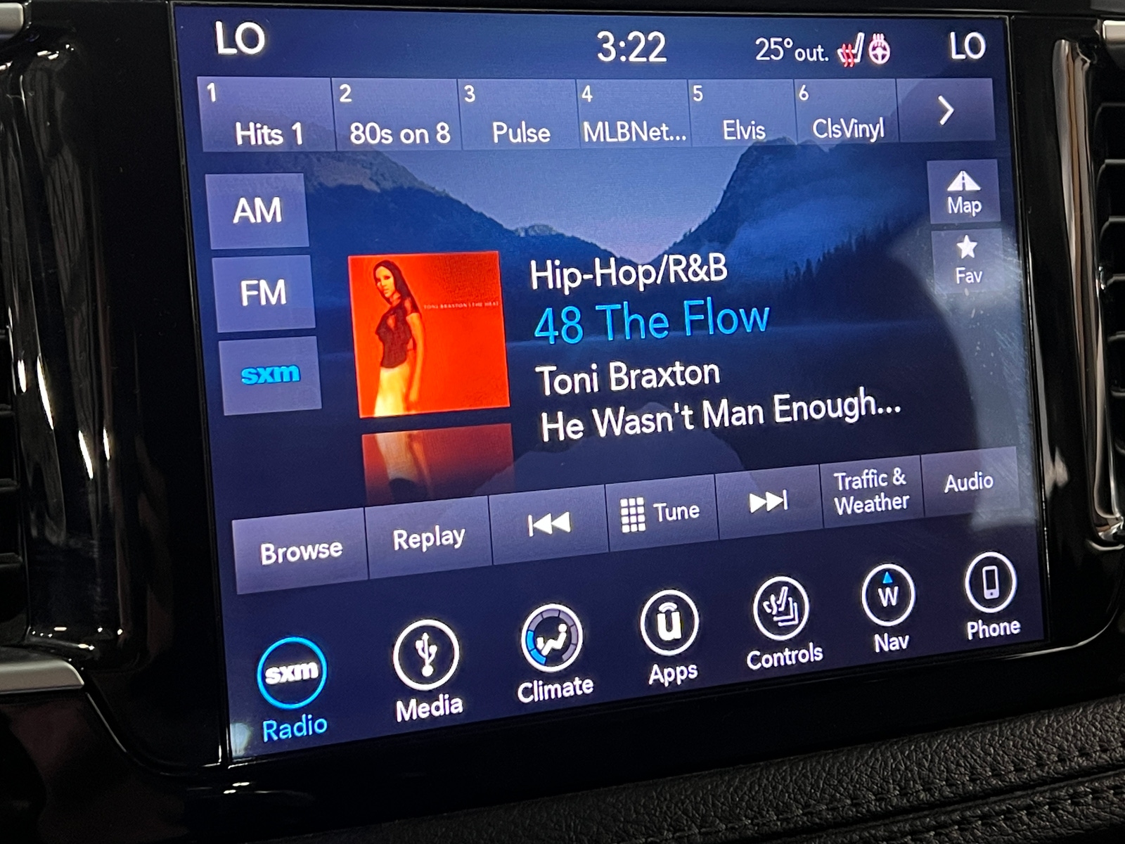 Thumbnail: 2018 Chrysler Pacifica - 3