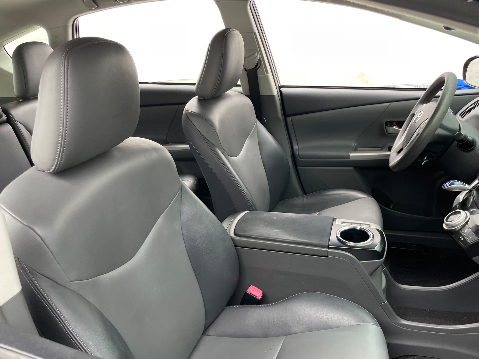 Thumbnail: 2012 Toyota Prius v - 2