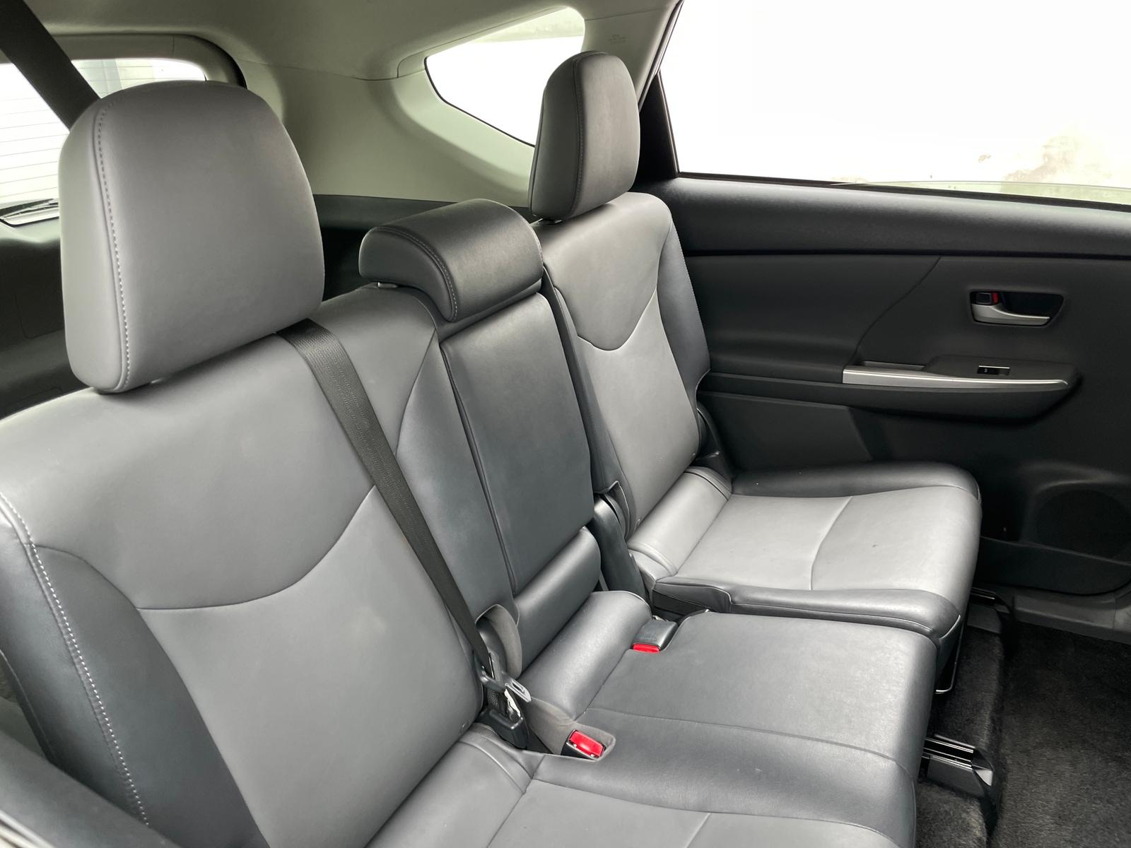 Thumbnail: 2012 Toyota Prius v - 6