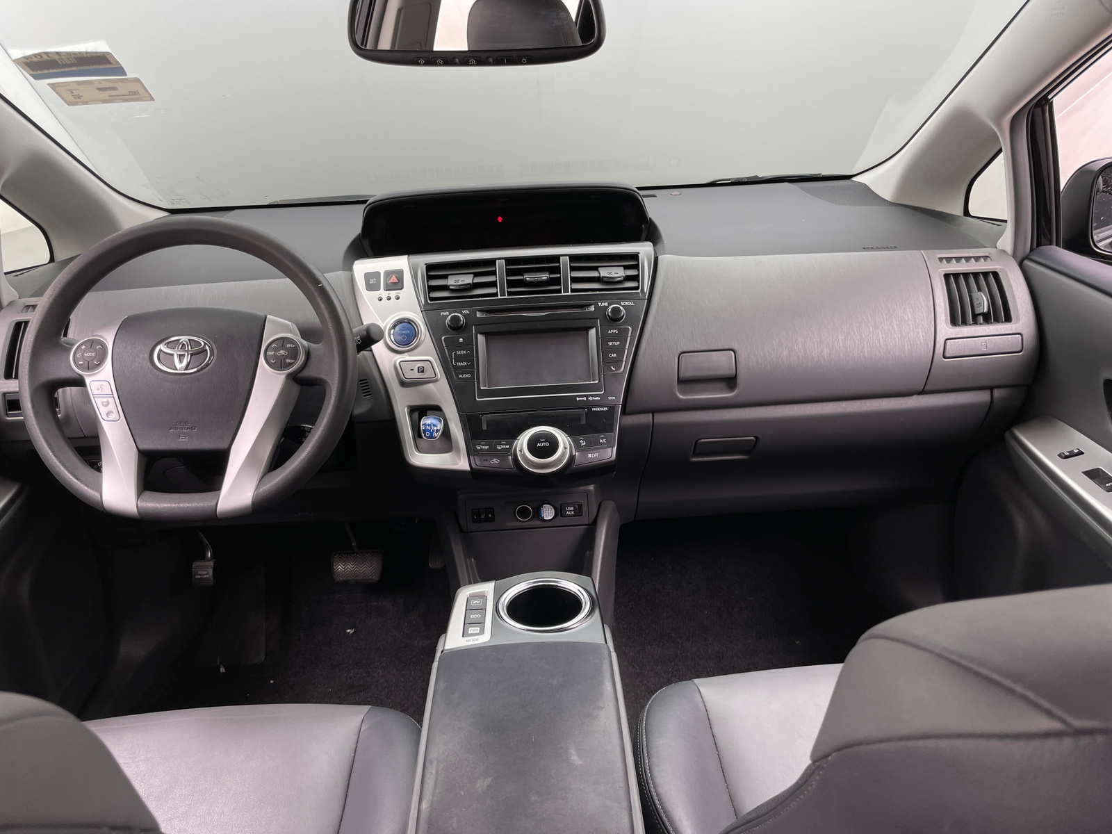 Thumbnail: 2012 Toyota Prius v - 3