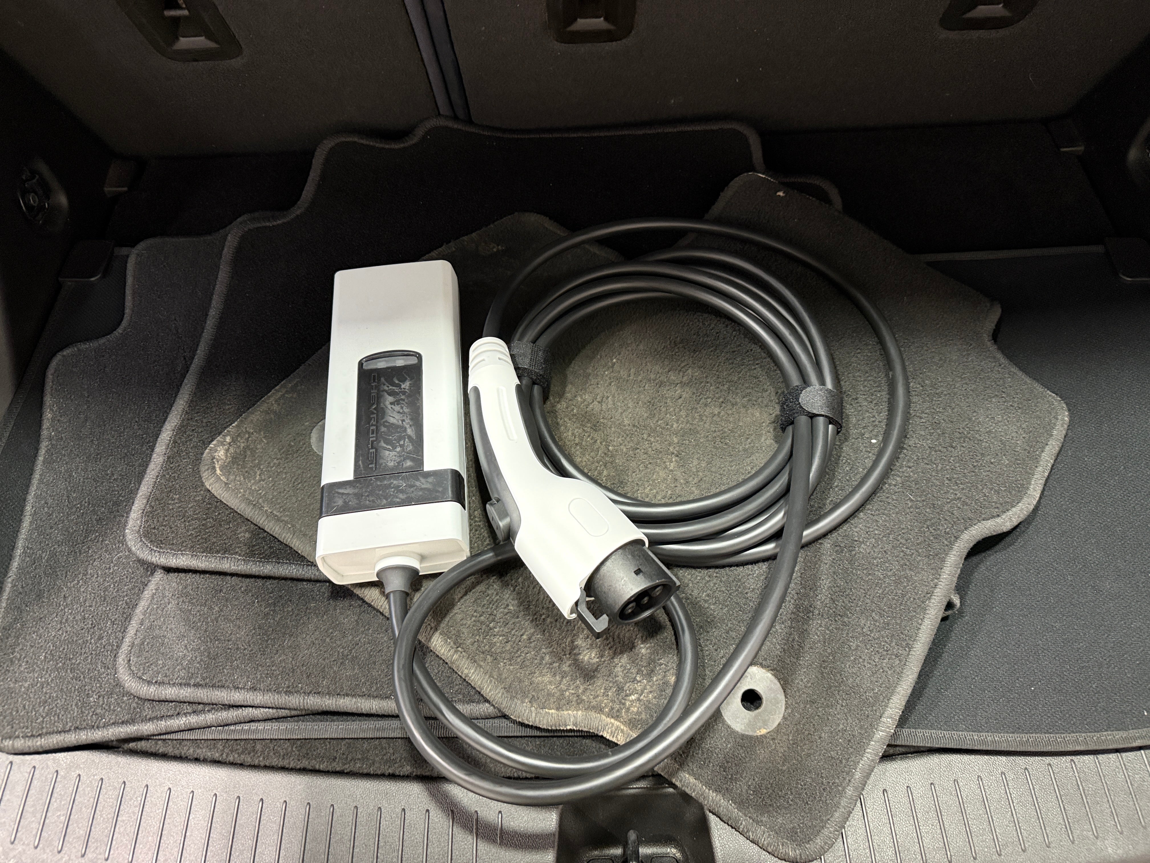 Used 2023 Chevrolet Bolt EUV LT with VIN 1G1FY6S00P4108066 for sale in Oak Creek, WI