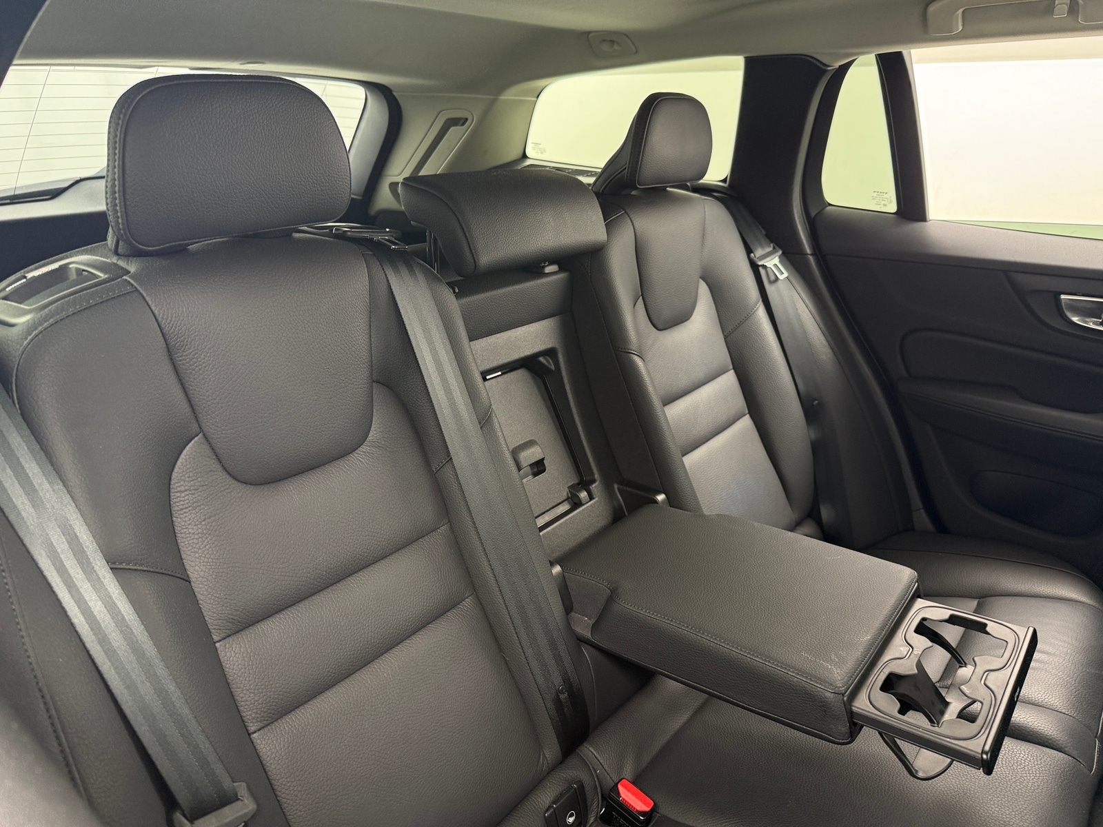 Thumbnail: 2025 Volvo V60 - 5